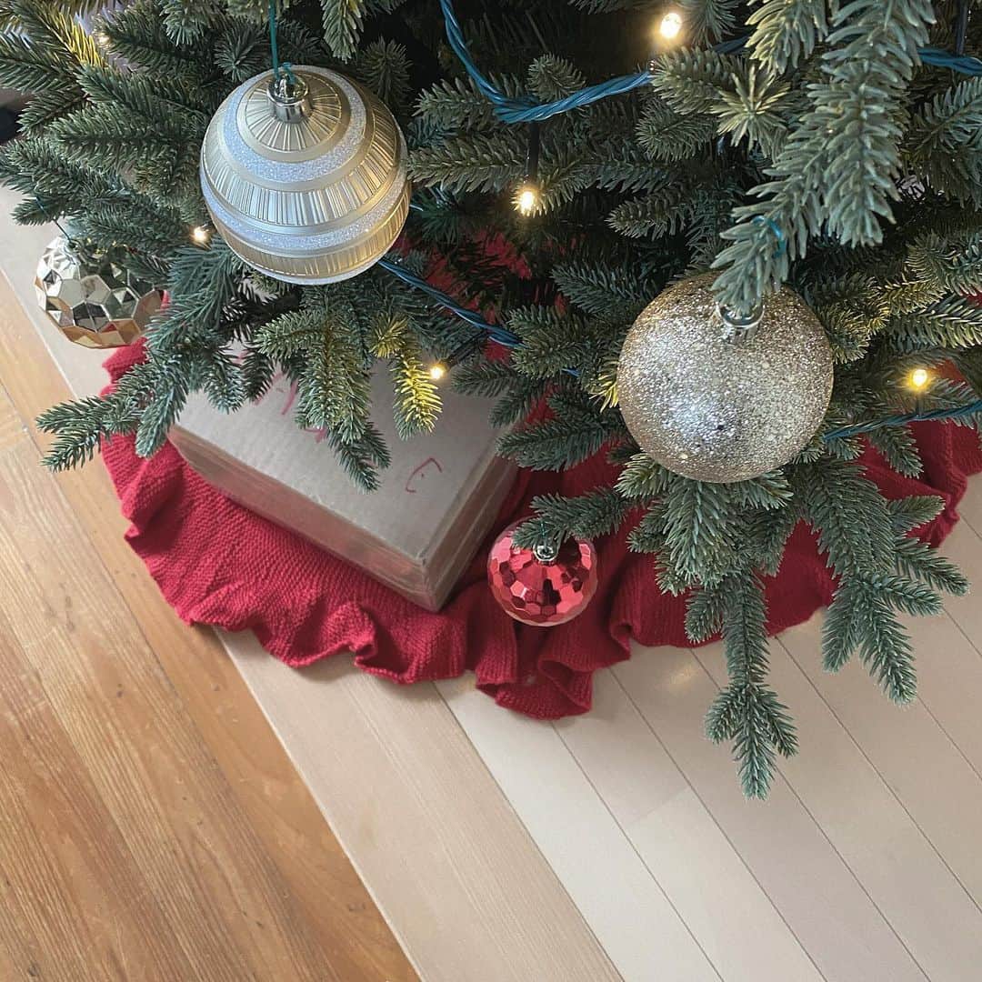 松本ゆいのインスタグラム：「Merry Christmas🎄 #merrychristmas#christmastree#present」