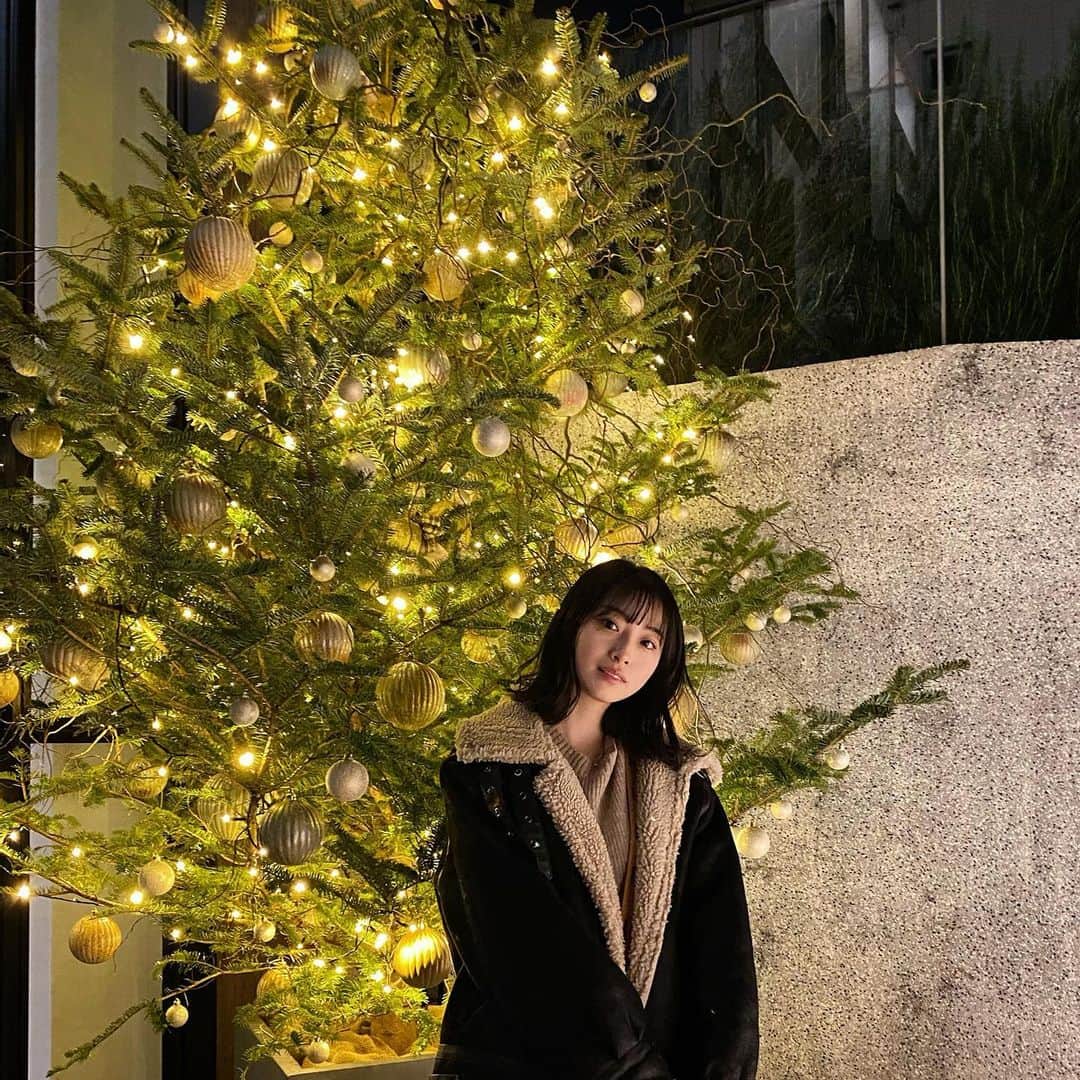 永井理子のインスタグラム：「Merry Christmas🎄💫 Happy Holidays！  なにをしてお過ごしですか？🎅」
