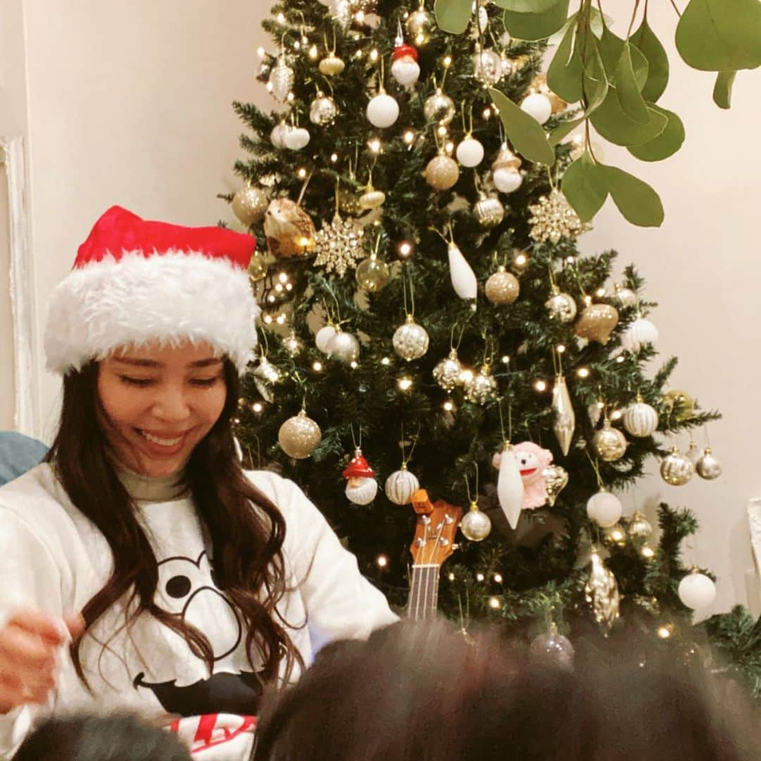 エミ ペインさんのインスタグラム写真 - (エミ ペインInstagram)「メリークリスマス🎄🥂✨♥️♥️♥️  #感謝の気持ちを込めて  #メリークリスマス #merrychristmas2020」12月25日 19時53分 - emipaine