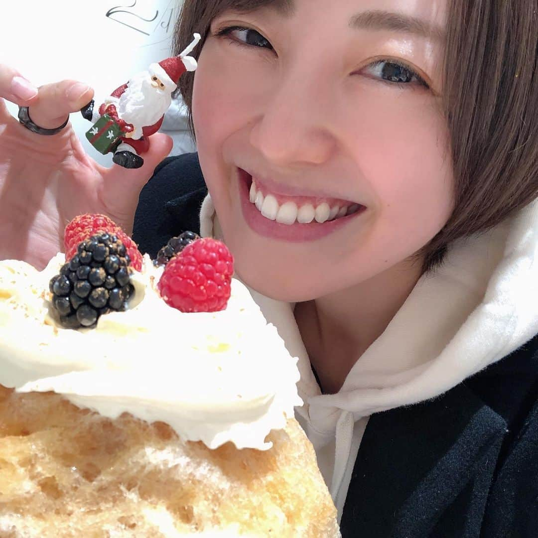 沢井美優さんのインスタグラム写真 - (沢井美優Instagram)「🧡メリークリスマス🎄🧡﻿ ﻿ #沢井はかき氷でできています ﻿ #沢井はかき氷です #🍧#氷女 ﻿ ﻿ #コンテナート さん﻿ ﻿ ﻿ #かき氷 #かき氷大好き #かきごーらー ﻿ #かき氷部 #かき氷巡り #かき氷マニア﻿ #shavedice #sweets #love #yummy﻿ #かき氷は人を幸せにする #🧡﻿ #甘いものは人を幸せにする﻿ ﻿ ﻿ #笑顔溢れる毎日を ﻿ #あなたも #わたし﻿ #明日もきっと素敵な一日﻿ ﻿ #メリークリスマス #MerryXmas﻿ #MerryChristmas #🎄 #🎅 ﻿ #サンタさんこなかった﻿ #心の中にいます #🎁」12月25日 19時54分 - sawai_miyuu