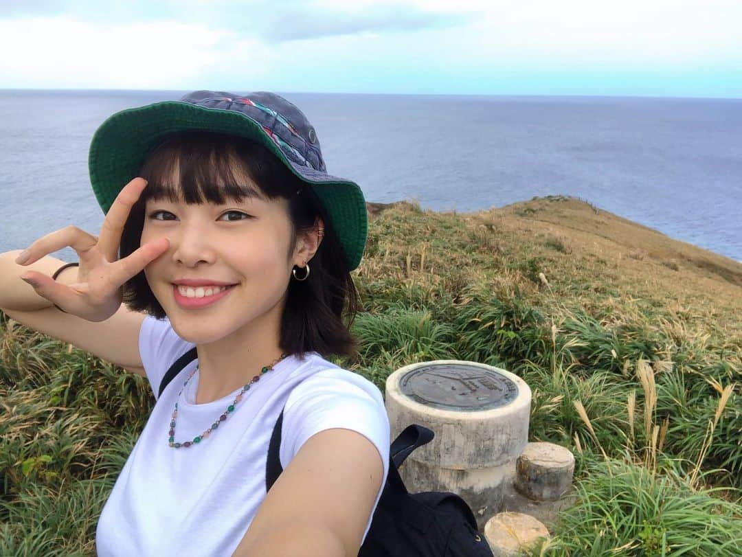 本山琴美のインスタグラム：「少し前の事だけど、奄美大島旅すごく良かったなぁ☺️  エメラルドの綺麗な海と、天然記念物の動植物を沢山見ることができて感動😌民宿のご飯も美味しいし周りの人にも優しくしてもらって、今年のいい思い出になった😊 帰ってきてからも、大好きなアンティカジェラートのプレゼント送ってもらって大満喫でした✨  また来年も行けます様に！  #奄美大島#旅#1人旅#島旅#シュノーケリング#マングローブ#カヌー#フクギ並木#サンゴ礁#珊瑚#花海house#奄美プレゼントキャンペーン #コホロ##amami#amamioshima#japan#trip」