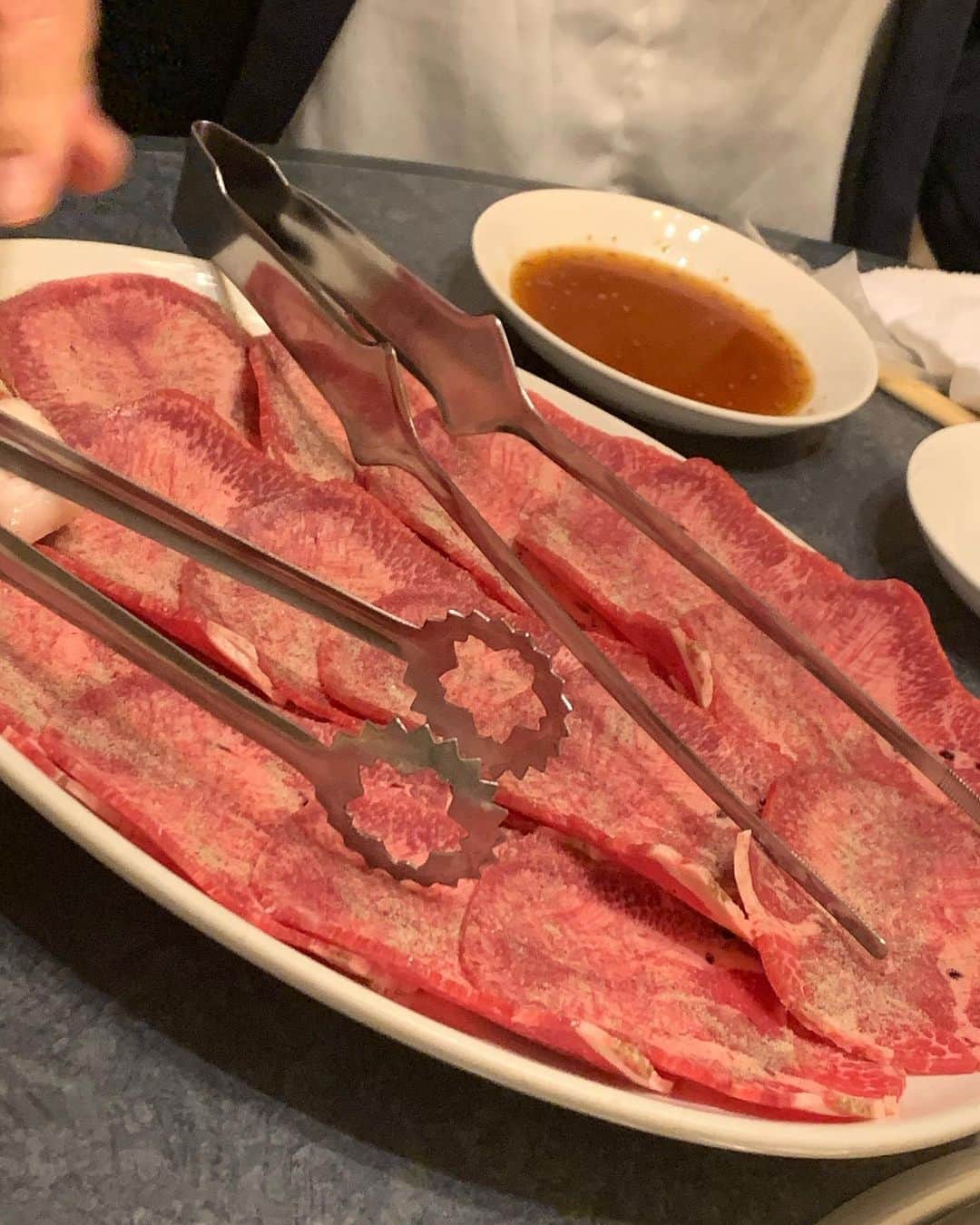 関西LIFE－homelife－のインスタグラム：「【京都府・福知山】 【やきにく亭 かどや】 . 福知山駅南口からほど近いところに位置する焼肉屋さん☆ 常連さんに愛されるアットホームな雰囲気が魅力です(∩´∀｀)∩ どのお肉も美味しいですが、特にタン塩が好みでした♪ . . @homelife_local では #homelife_京都 では京都のいいところを紹介していきます。みなさんの大好きな京都を教えてください。 . . #やきにく亭 かどや #福知山 #かどや #やきにく亭 #焼肉 #焼き肉 #タン #タン塩 #ハラミ #カルビ #ロース #福知山駅 #グルメ #京都 #幸せ #京都グルメ #福知山グルメ #京都女子会 #京都 #京都旅行 #京都観光 #そうだ京都行こう #観光 #旅行 #京都 #kyoto #japan #japantrip #japantrip2020」