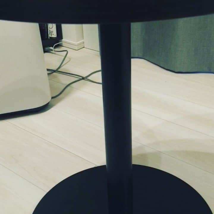 のインスタグラム：「この開け方を知ってしまったら、もうあの頃には戻れない  #この気持ち良さが158円で味わえるのは #コスパ鬼良し  #ファミマの #サラダチキンのソーセージ #極々自然に高笑い」