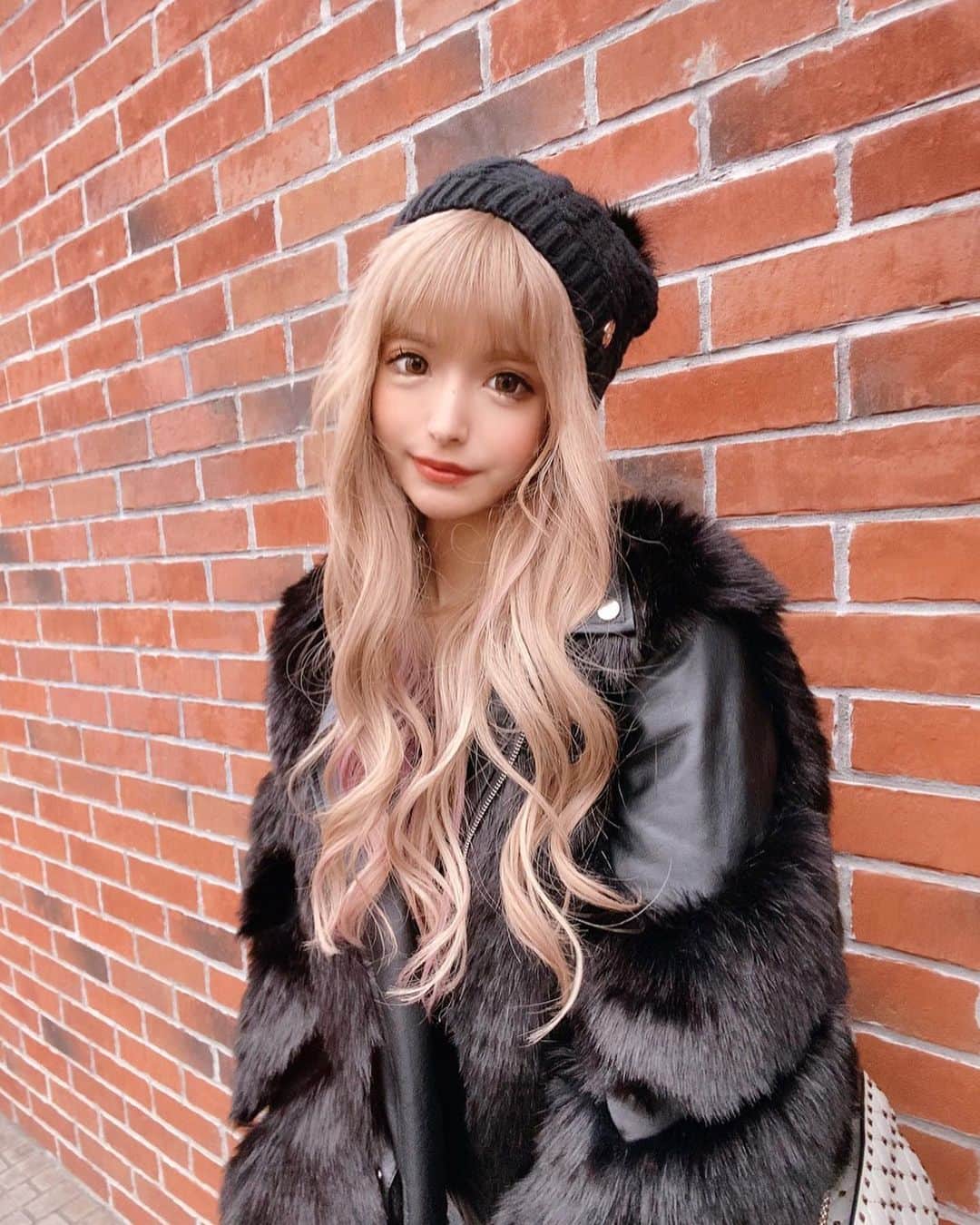 アンジェリカのインスタグラム：「✭ . 昨日のコーデ❤︎ このアウター結構どこの〜？て質問 多かったから載せるネ🥰🎄  @milky_way___1 ❤︎のだよ〜‼︎ ２枚目に詳細載せてるからスライドしてネ . ✭  #あんじぇコーデ #私服 #クリスマス」