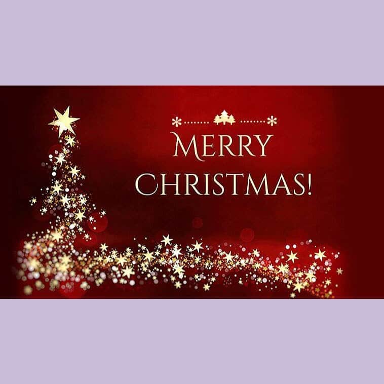 ブリアンナ・ブラウンのインスタグラム：「Merry Christmas and Happy Holidays!  BTW: Hope all of y’all Hanukkah folks had a great 8 days like we did. Wishing you all the best as we close out this year and begin again.  Hopefully together we can all be kinder, more loving, thoughtful and grateful during these uncertain times.  Sending extra love and prayers to all those who need it right now.  Merry Christmas! 🎄」