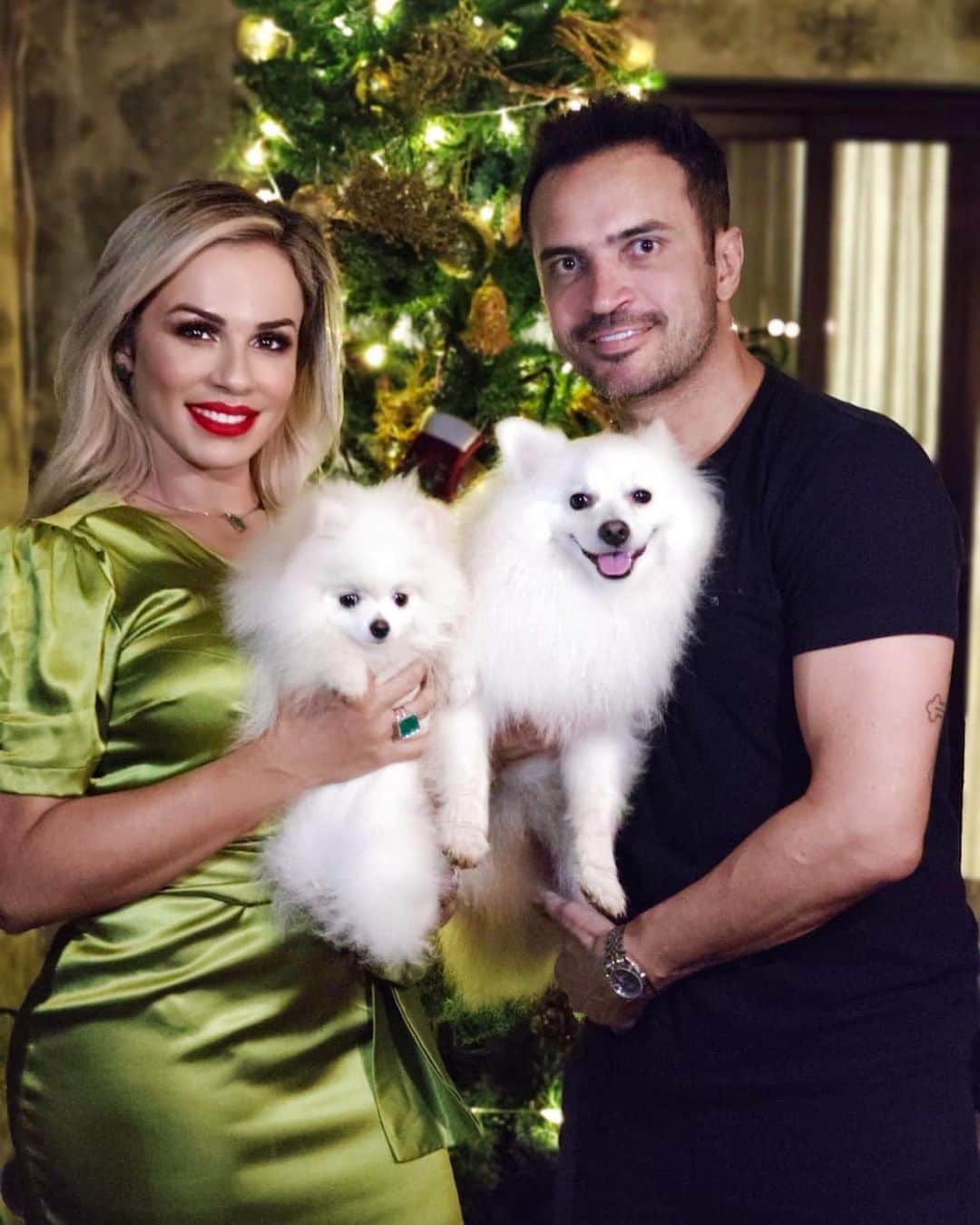 アレッサンドロ・ローザ・ヴィエイラのインスタグラム：「Passando pra desejar um natal iluminado e de muitas bençãos a todos! 🎅 🎄-  Faltou os filhotes @enzo12mendes @enzofariafontaoo @cairofariaa @luigi12mendes」