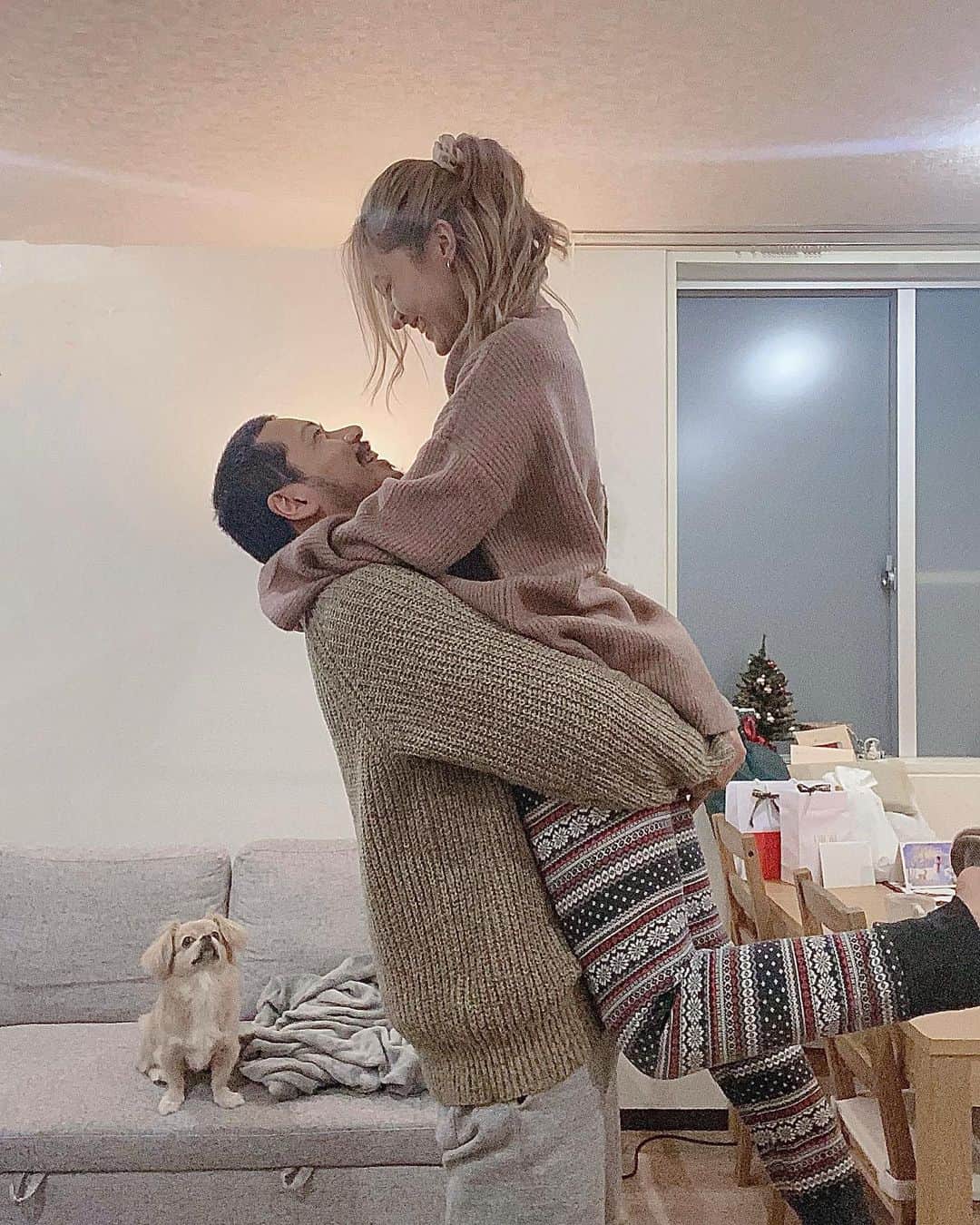 想乃のインスタグラム：「merry christmas 🎄❤️  こういうの撮ってみたかったけど 笑いすぎて暴れすぎて ロマンチックさはゼロだった笑」