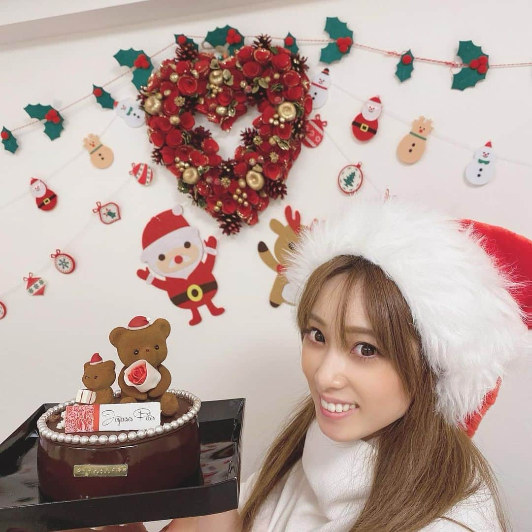 野田彩加さんのインスタグラム写真 - (野田彩加Instagram)「1ヶ月以上前から家はXmas💚 リースが何回も落ちて(よく壊れなかった🤭) リースがラメラメだから、そこらじゅうラメだらけで過ごしております🤣✨✨✨  可愛いからいっか🧸❤️  #christmas  #christmaswreaths」12月25日 11時26分 - aya.205