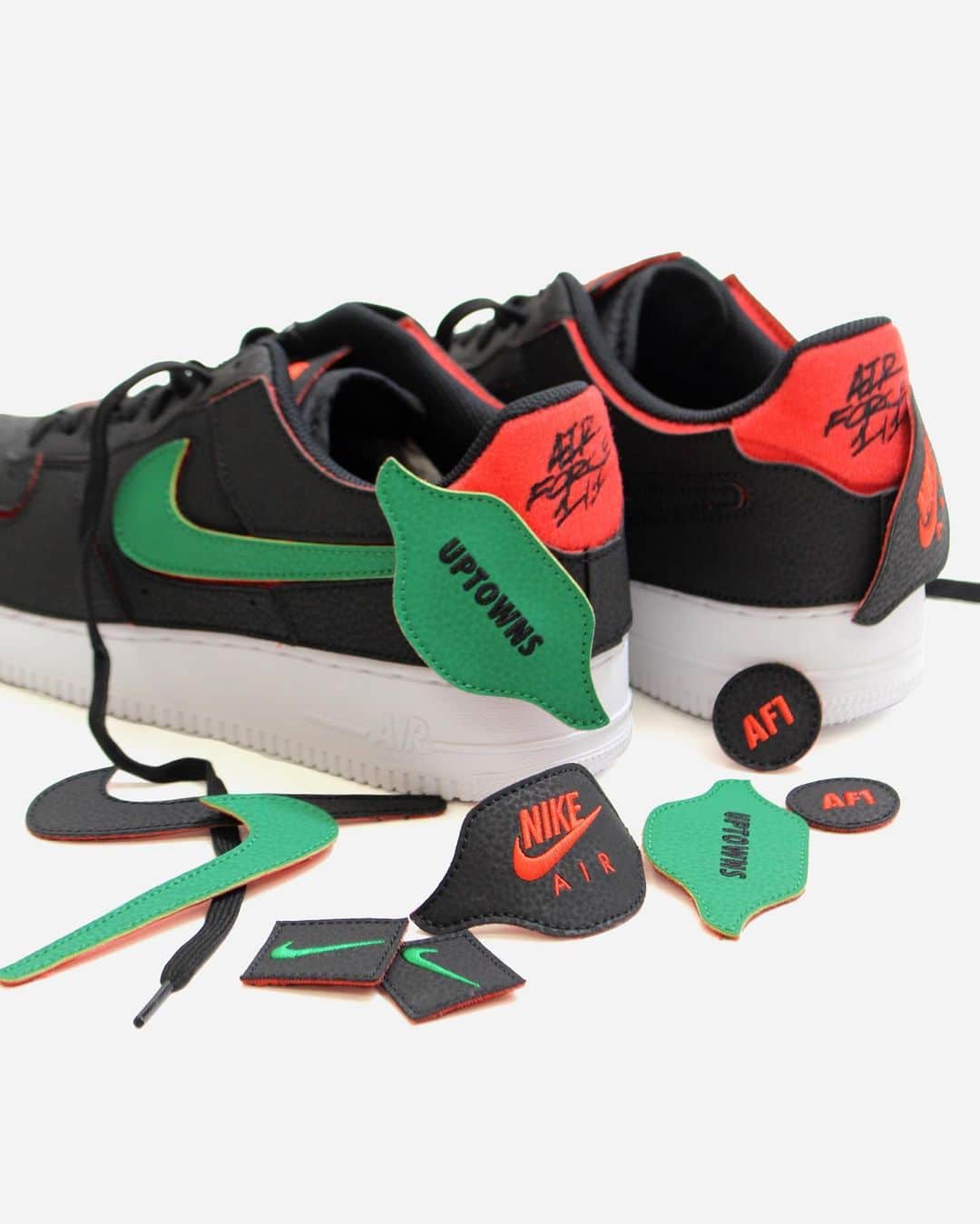 A+Sのインスタグラム：「in stock now ■NIKE AF1/1 COLOR : BLACK/BLACK-CHILE RED-PINE GREEN SIZE : 26.0cm - 29.0cm PRICE : ¥15,500 (+TAX)  人気のバスケットボールシューズのオリジナルモデルに新たなテイストを加えた一足。張りのあるレザー、大胆なカラー、適度な光沢によって個性が際立つデザイン。カスタマイズ可能な新デザインの特徴は、面ファスナー付きアッパーと取り外し可能なオーバーレイ。その日の気分に合わせてスタイルを変更可能。  The radiance lives on in the Nike AF 1/1, the b-ball icon that puts a tailored spin on what you know best: crisp upper, bold colors and the perfect amount of flash to make you shine. The new, customizable design features a hook-and-loop upper with removable overlays so you change up your look to match the day  #a_and_s #NIKE #NIKEAF1 #NIKEAF1/1 #NIKEAIRFORCE #NIKEAIRFORCE1」