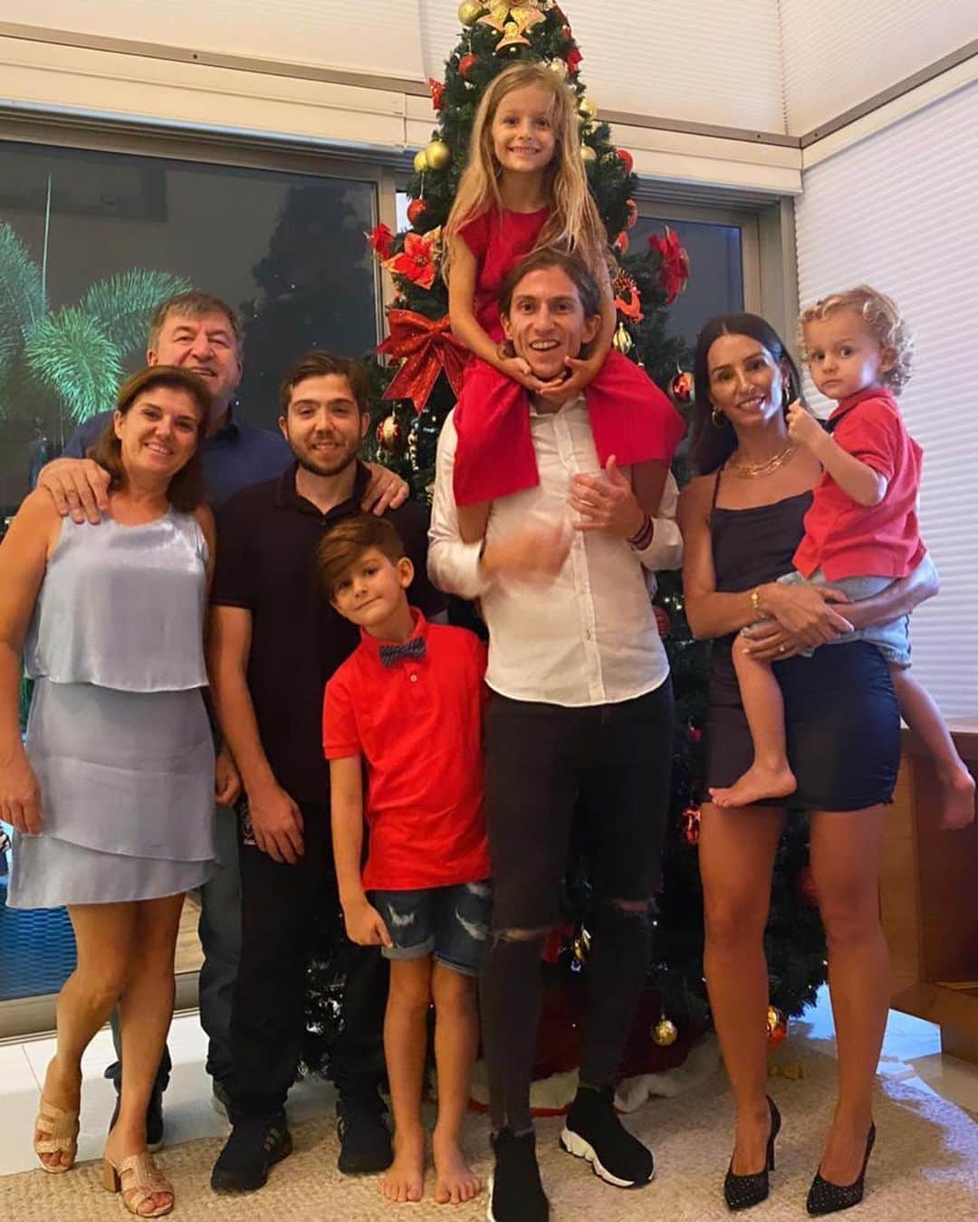 フィリペ・ルイスのインスタグラム：「Feliz Natal! 🎄❤️ Merry Christmas ❤️❤️❤️❤️ I ❤️ Jesus」