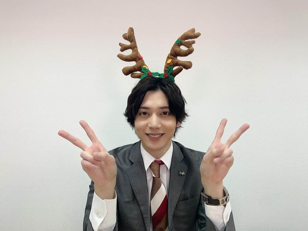 染谷俊之のインスタグラム：「トナカイかーいっ！！ メリークリスマス✨  #染谷俊之  #あさステ」