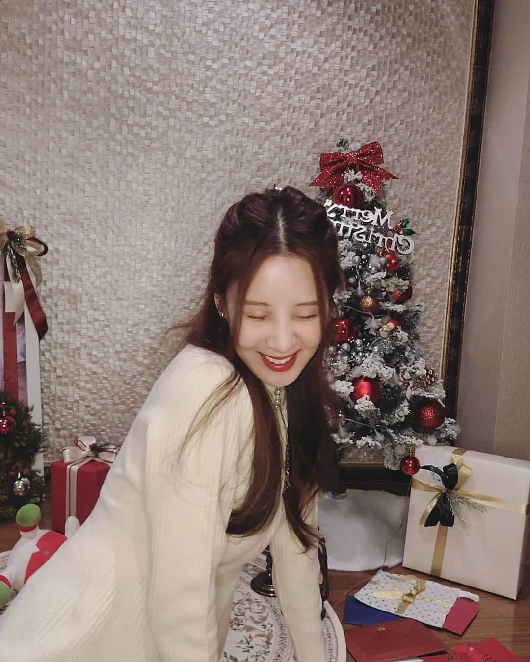 ソヒョンさんのインスタグラム写真 - (ソヒョンInstagram)「All I want for christmas is.. You❤ Happy holiday everyone💚」12月25日 11時46分 - seojuhyun_s