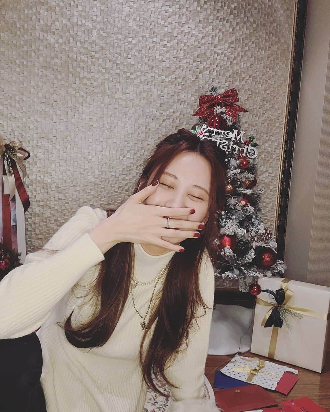 ソヒョンさんのインスタグラム写真 - (ソヒョンInstagram)「All I want for christmas is.. You❤ Happy holiday everyone💚」12月25日 11時46分 - seojuhyun_s