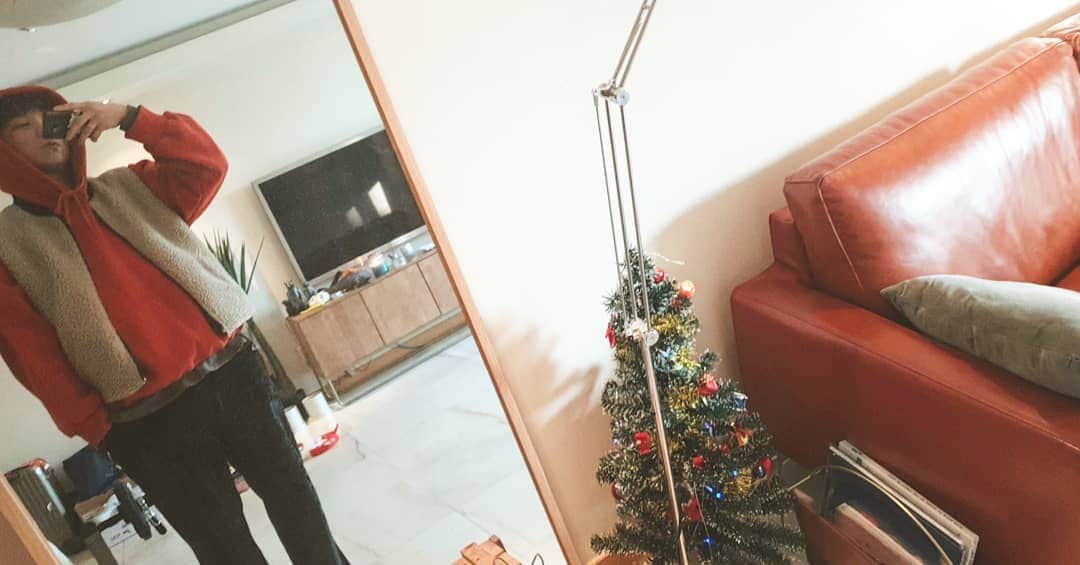 チョンギゴのインスタグラム：「Merry Christmas! 🌲」