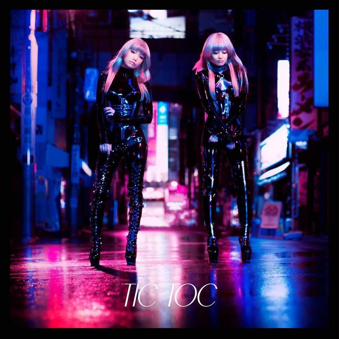 FEMMさんのインスタグラム写真 - (FEMMInstagram)「【Tic Toc】 This MV was shot in the streets of TOKYO in 2020, where it was an empty city.  In the song we sing about saying goodbye to our past and moving forward… Let’s get through these hard times together…🙏  このMVは、誰もいない２０２０年の東京の街中で撮影されました。  過去にさよならをして、前に進んでいこうという歌の内容になってます… この大変な時代を一緒に乗り越えましょう…🙏 RiRi / LuLa」12月25日 12時07分 - femm____