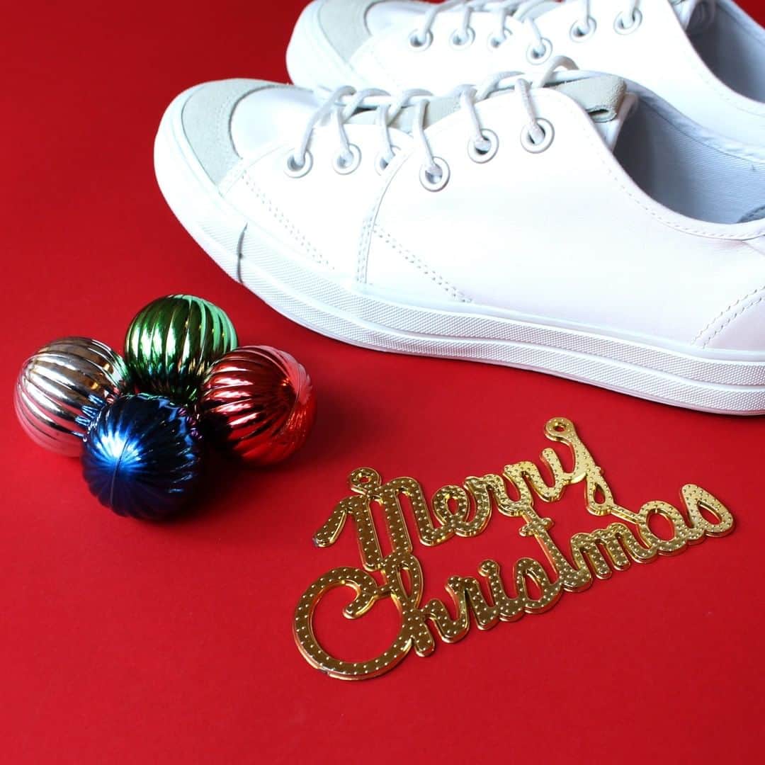 アールエフダブリューさんのインスタグラム写真 - (アールエフダブリューInstagram)「【RPM INFORMATION】  Merry Christmas! 2020年12月25日(金) 本日もオープンしました。 本日はクリスマスです！ 大切な人への贈りもはRPMで。 心を込めてラッピングいたします。 皆さまにとって素敵なクリスマスになりますように！  www.rfwtokyo.com  #rfw #rfwtokyo #rhythmfootwear #sneaker #sneakers #kicks #instashoes #instakicks #sneakerhead #sneakerheads #nicekicks #sneakerfreak #kickstagram #2020aw #autumn #winter #renewal #tokyo #rpm #rhythmprimarymarket #Christmas #christmas2020 #プレゼント」12月25日 12時00分 - rfwtokyo