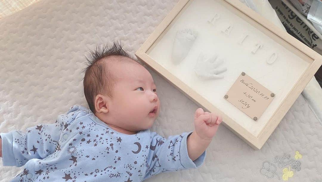 大石ほのかのインスタグラム：「手形足形とったよー🦶✋💙  握っちゃってなかなかとれなくて大変だった笑😂  でもとっても可愛く出来ました🌈♡産まれてすぐとったんだけど今はこの時よりまたちょっと大きくなってて成長してるーって興奮♡😂  #likeforlike#❤️#いいね#followforfollowback#follow#me#baby#ベビスタグラム#赤ちゃん#男の子ママ#BabyBoy#love#赤ちゃんのいる生活#Instagood#かわいい#dog#犬#宝物#ベビー#家族#family#followｍe#follow4follow#f4f#pretty#cutedog#手形アート#男の子#ママスタグラム #ママ」