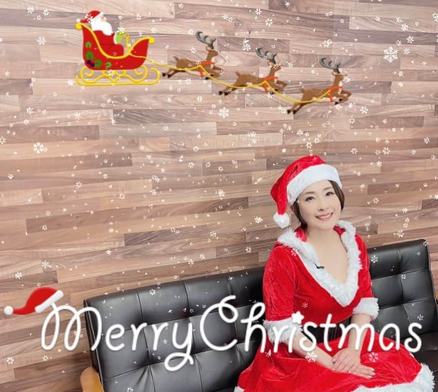 水田竜子さんのインスタグラム写真 - (水田竜子Instagram)「🤶 ＊ ＊ 🎁🎄Merry Christmas🎁🎄 ＊ ＊ 素敵なChristmasを❣️ ・ ・ ・ #水田竜子 #Japan #singer #演歌 #MerryChristmas #素敵なクリスマスを #クリスマスコスプレ #サンタガール」12月25日 12時10分 - mizuta.ryuko