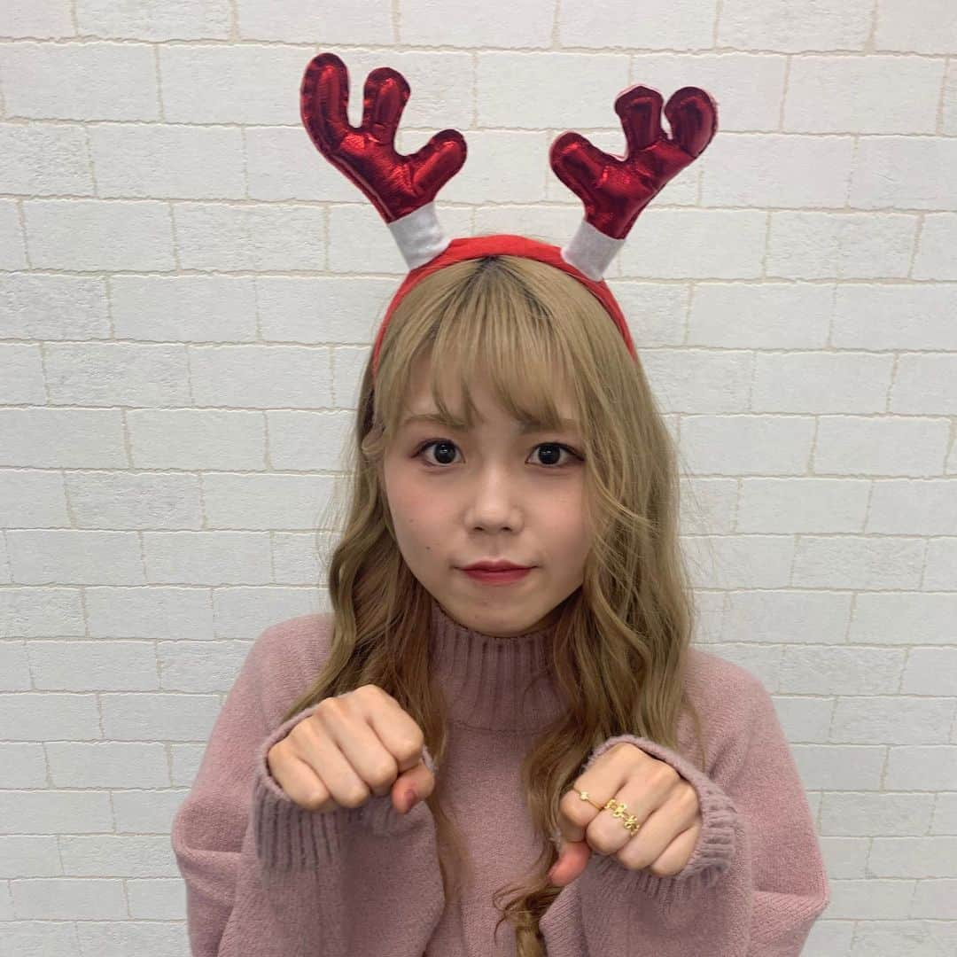 MANA（宮本茉奈）のインスタグラム：「このトナカイ頼りにならなさそう  #🎄🎅🏻﻿ #MerryChristmas﻿ #メリークリスマス」