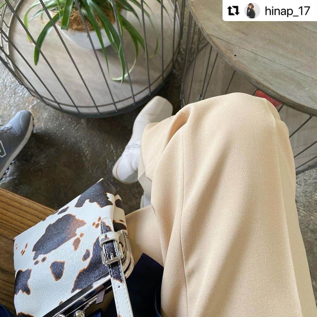 のインスタグラム：「#Repost @hinap_17 with @make_repost ・・・ ♡♡♡  #bag #バッグ #カバン  #アニマル柄  #がま口  #fashiongram  #ootd #outfit」