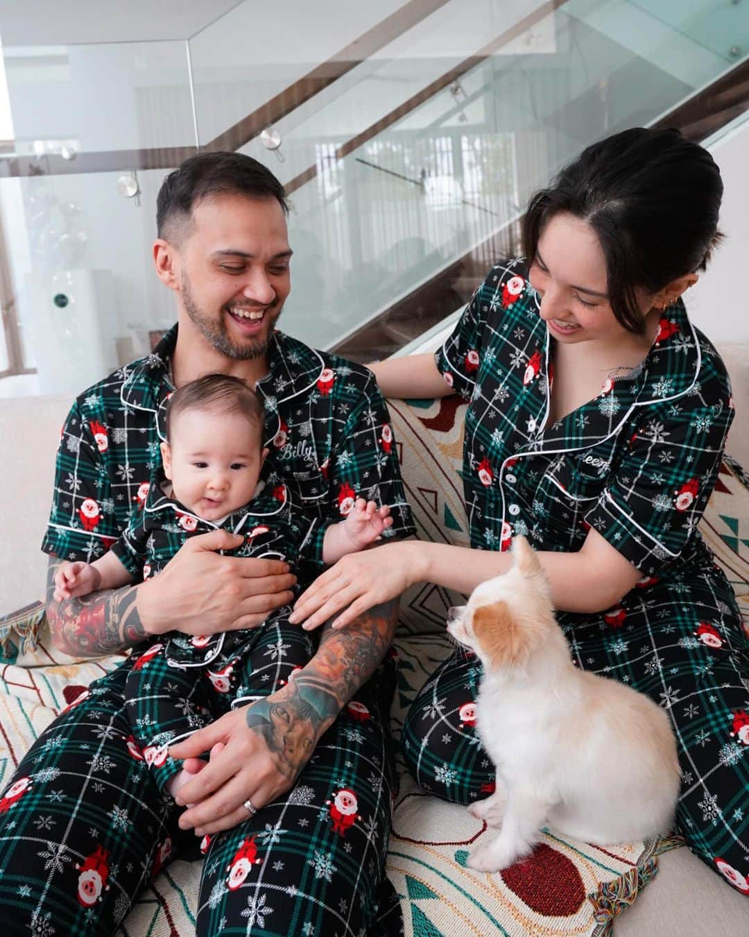 Coleen Garciaさんのインスタグラム写真 - (Coleen GarciaInstagram)「Merry Christmas from the Crawford fam to your fammm! 🎄  This little family of ours will always be my favorite gift and biggest blessing. ❤️  Second photo has four of my favorite names ✨」12月25日 12時47分 - coleen