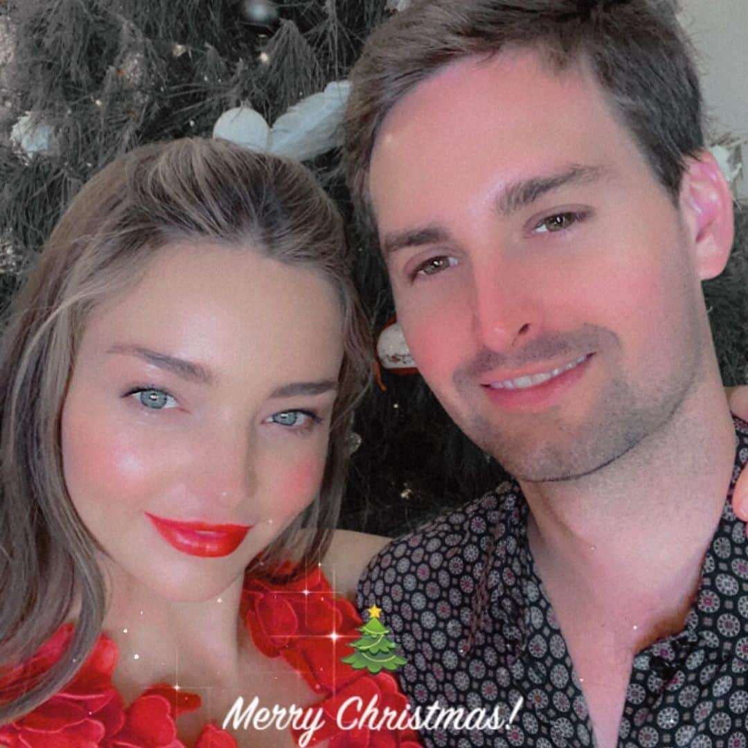 ミランダ・カーさんのインスタグラム写真 - (ミランダ・カーInstagram)「Happy Holidays from our family to yours and many blessings for the New Year 💖」12月25日 12時49分 - mirandakerr