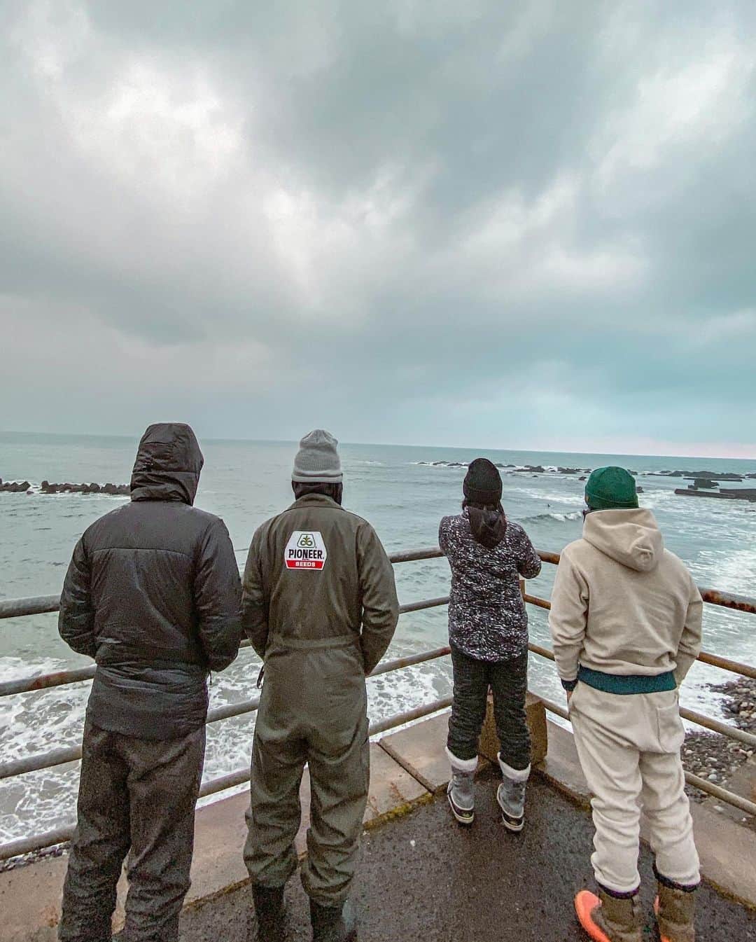 金子藍さんのインスタグラム写真 - (金子藍Instagram)「北海道の海の探検へ🌊 . 海は 太平洋に日本海にオホーツク海があるという 素晴らしい場所 北海道 . #北海道 #サーフィン #スノーボード #roxy #roxyjapan #ロキシー #haneypresets」12月25日 12時52分 - aikaneko_surf