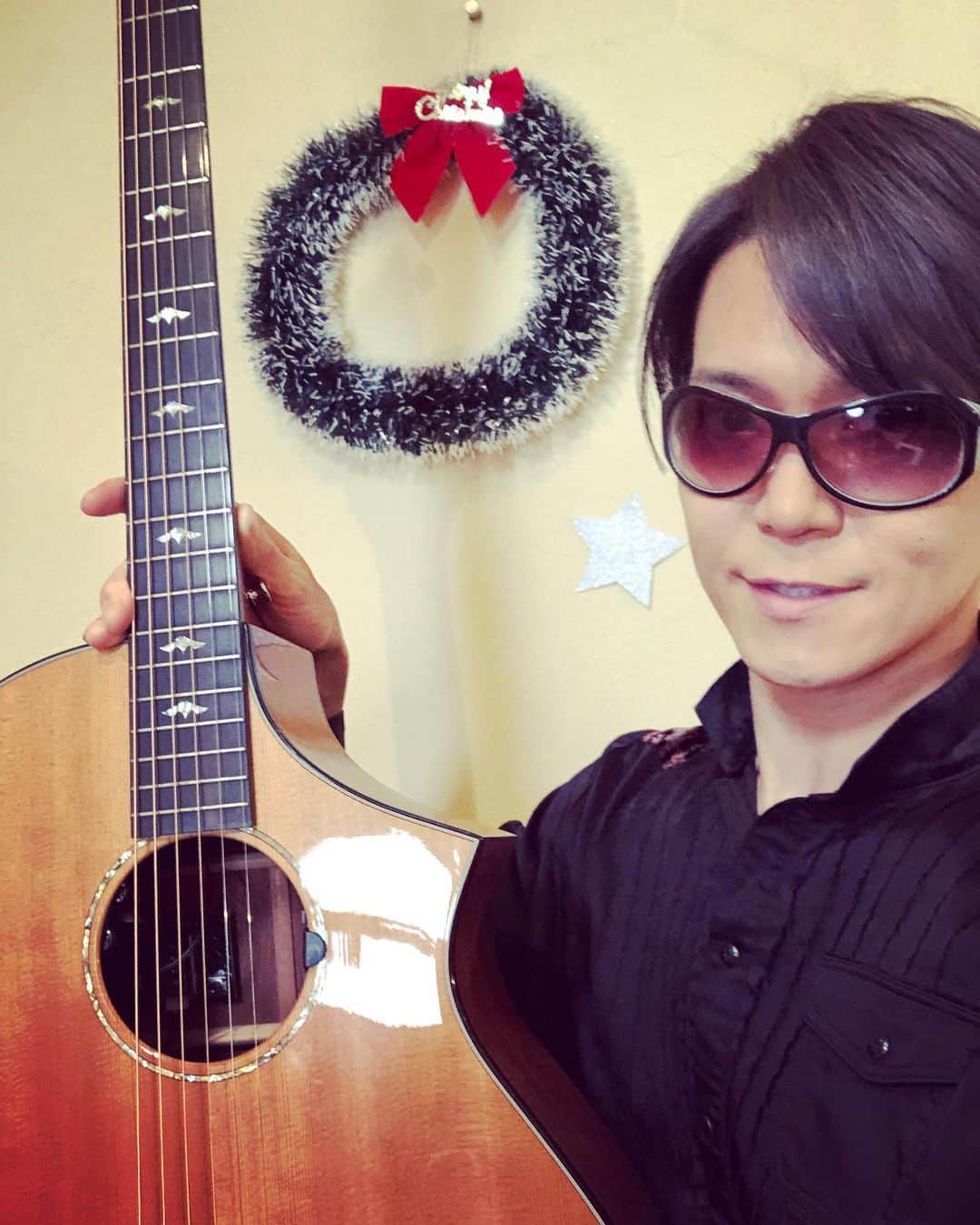 SHINPEIのインスタグラム：「Very Merry Christmas!!﻿ ﻿ 健康な体で今日を迎えられた事に感謝﻿ ﻿ 街を歩けば沢山の人達がルールと安全を守ってくれている事に感謝﻿ ﻿ お店へ行けば必要な食べ物が揃っている事﻿ ﻿ 正確、迅速に荷物を届けてくれるトランスポーターの方々﻿ ﻿ 何かあった時に対応してくれている医療関係の方々﻿ ﻿ 他にも書ききれない、沢山の人達が一丸となって僕たちは生きている！﻿ ﻿ これからも協力しあおう。そして来年は必ずや明るい未来になると信じて！」