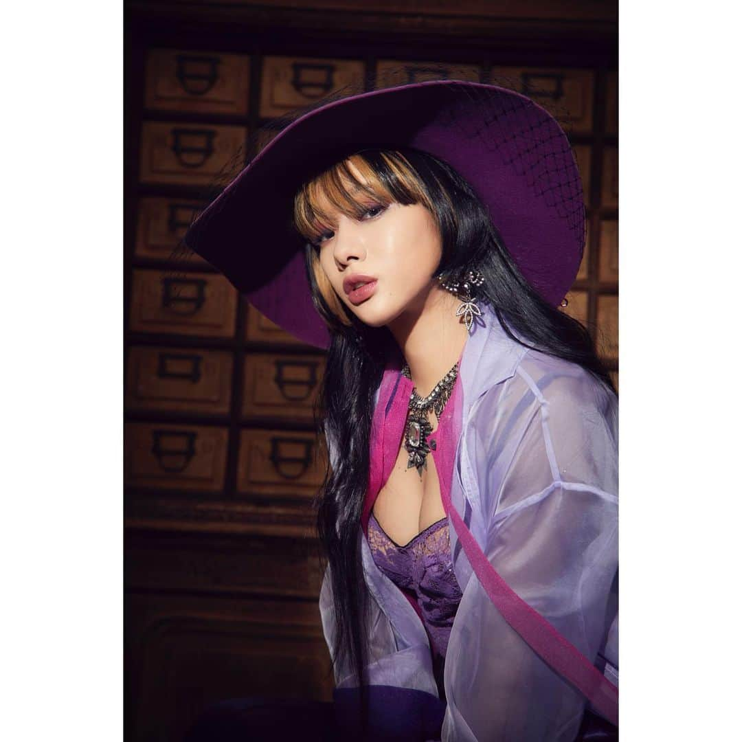 仲万美（Bambi Naka）さんのインスタグラム写真 - (仲万美（Bambi Naka）Instagram)「💜🦄😈🧞‍♀️🔮Part II photographer : @yoshihama1028  hair&make : @funatomisaki_hair_make  stylist : @haseo1228」12月25日 13時17分 - 615_bambi