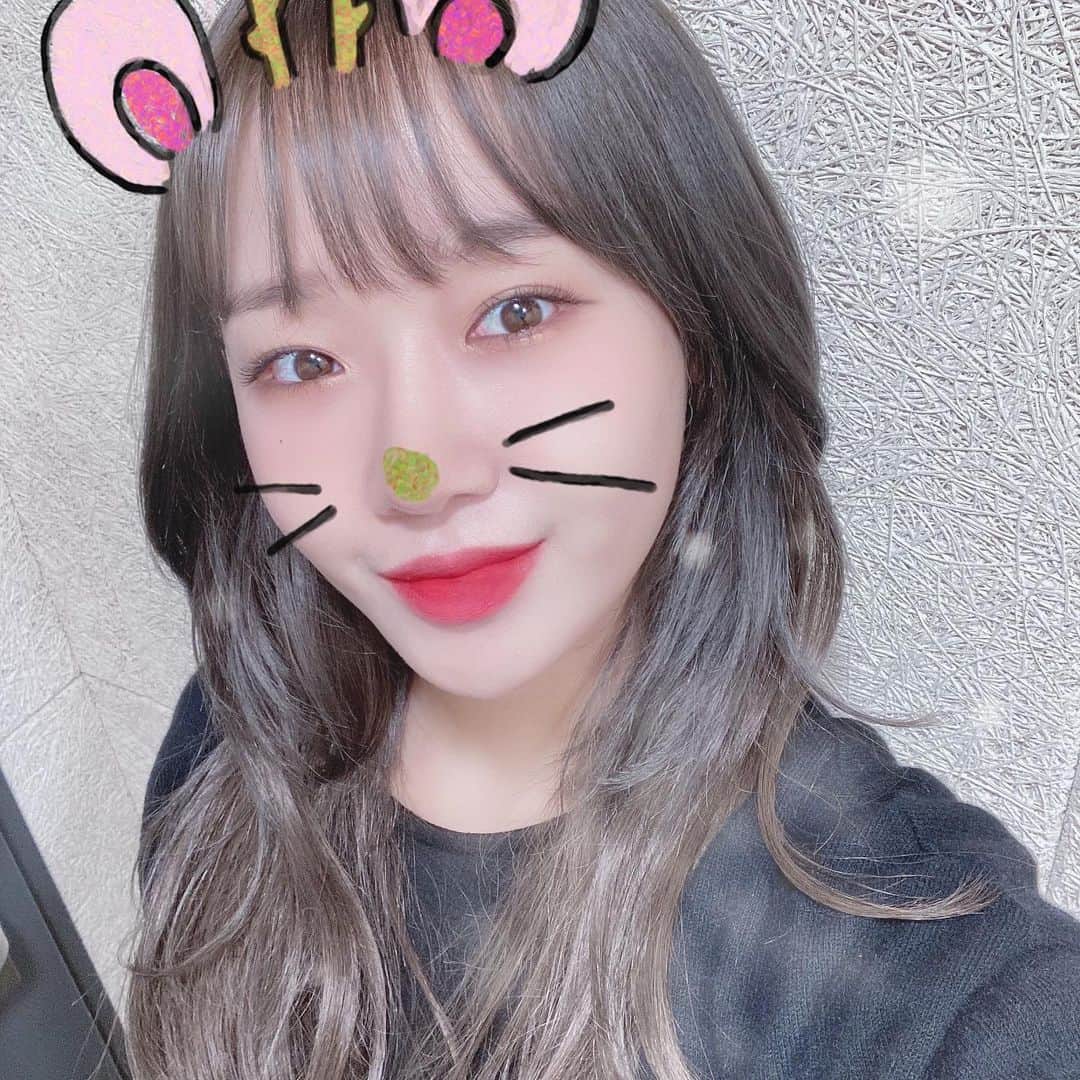 Weki Mekiのインスタグラム：「여러분 메리 크리스마~스! 즐거운 성탄절 보내세요  Merry Christmas❄  #위키미키 #WekiMeki #최유정 #ChoiYooJung #🌻」