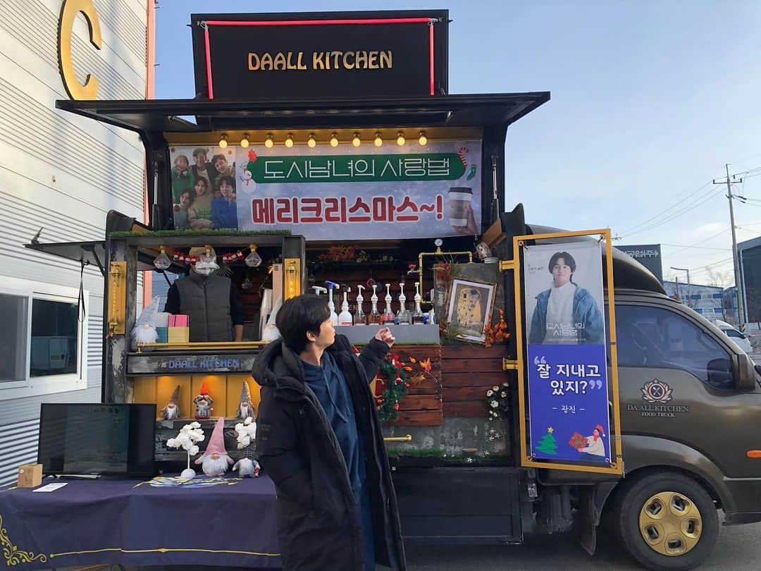 リュ・ギョンスのインスタグラム：「에이..왜그래요.. 고맙고 미안하고 생각나게...」