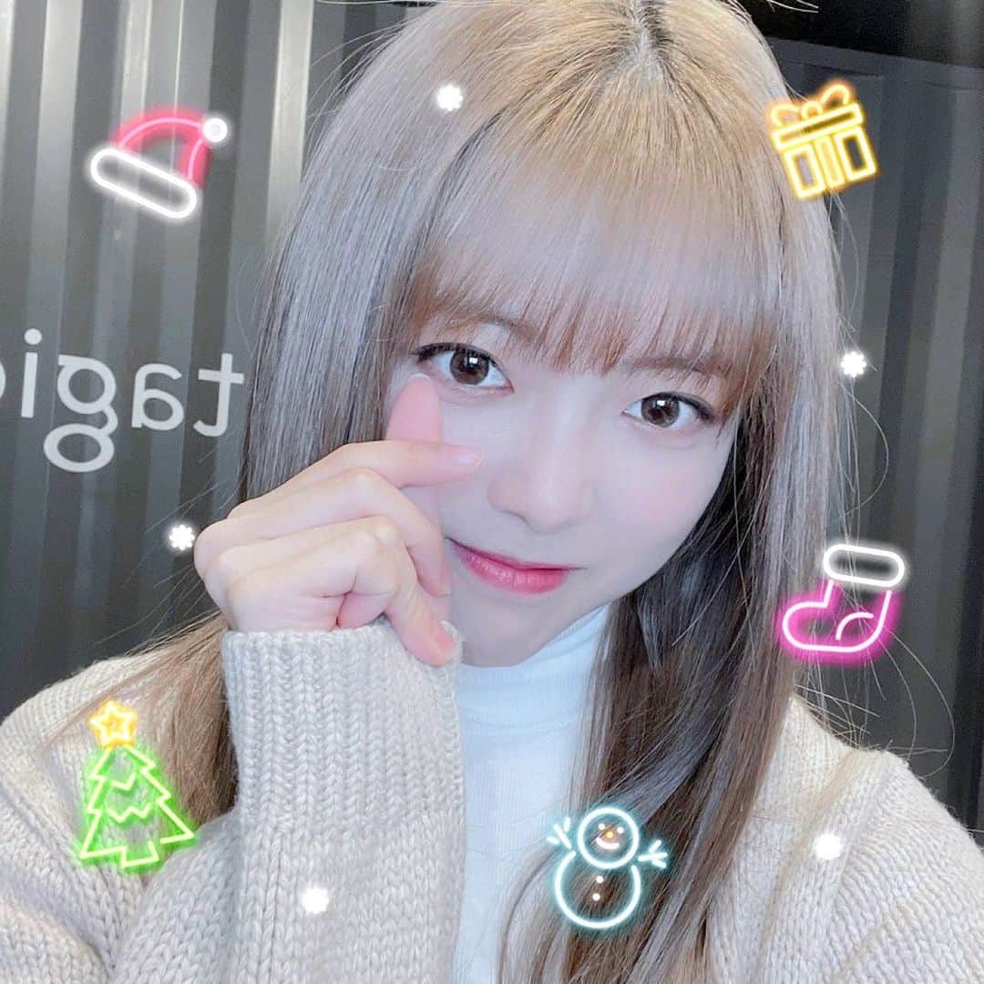 Weki Mekiのインスタグラム：「키링🧡 메리 크리스마스!  다들 모두 즐거운 성탄절 보냅시다!   #위키미키 #WekiMeki #지수연 #JiSuYeon #☁」