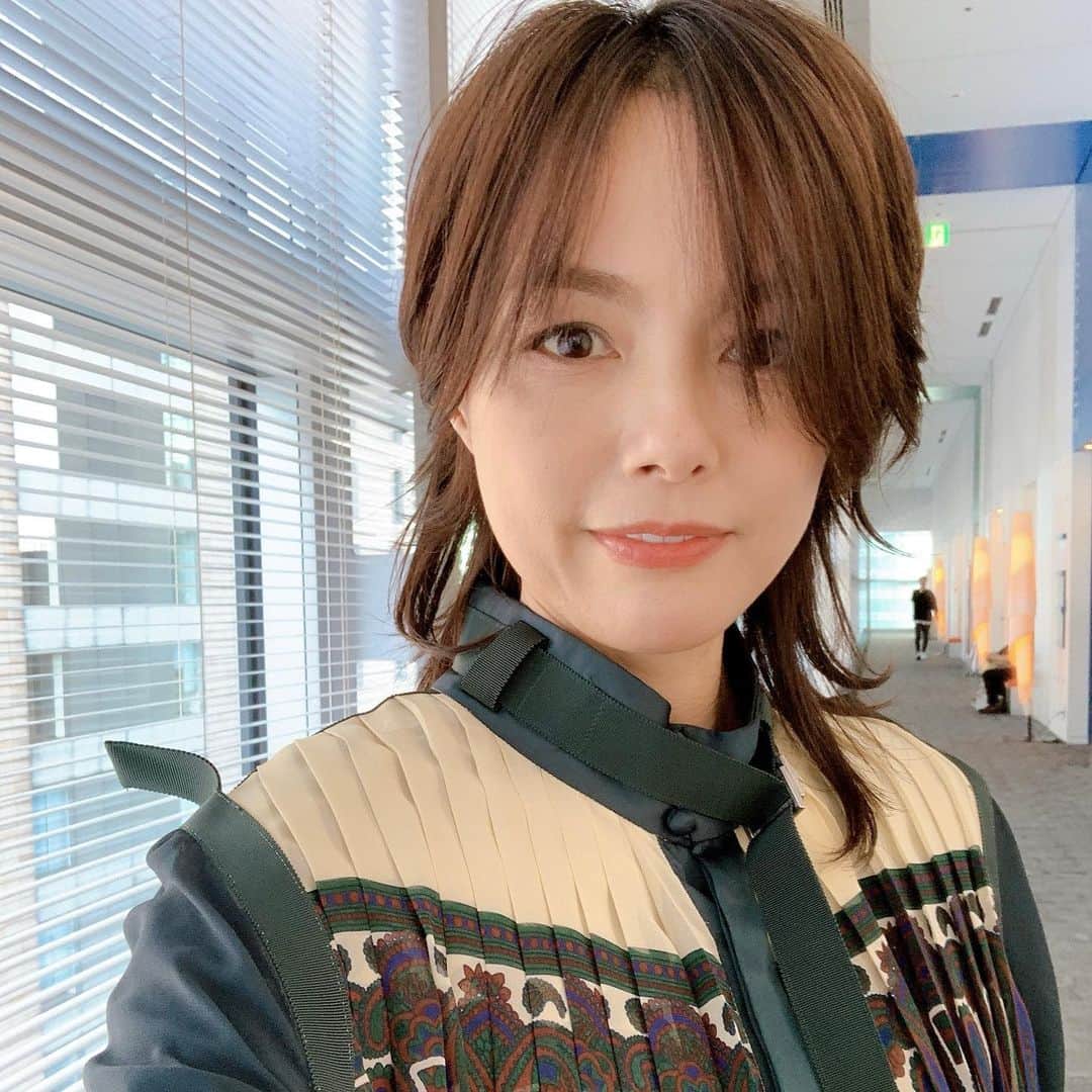 相川七瀬さんのインスタグラム写真 - (相川七瀬Instagram)「ヒルナンデス 今昔もじりうたのコーナーで歌って来ました🎤😊 夢見る少女じゃいられないを すゑひろがりずさんが、昔ことばにアレンジしてくれました。 午前零時の交差点 を 子の刻丁度の四角 って。笑 めちゃくちゃ面白かったです。 ありがとうございました！  #ヒルナンデス」12月25日 13時33分 - nanasecat