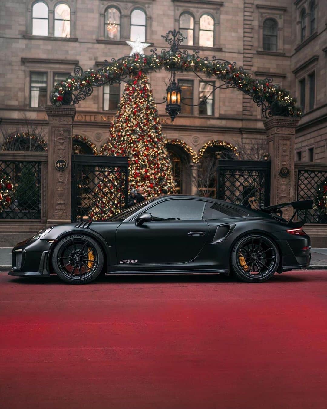 CARLiFESTYLEさんのインスタグラム写真 - (CARLiFESTYLEInstagram)「Murdered GT2 RS on Christmas 🎄 Photo by @livelifemedia @racerallymedia #carlifestyle」12月25日 13時42分 - carlifestyle