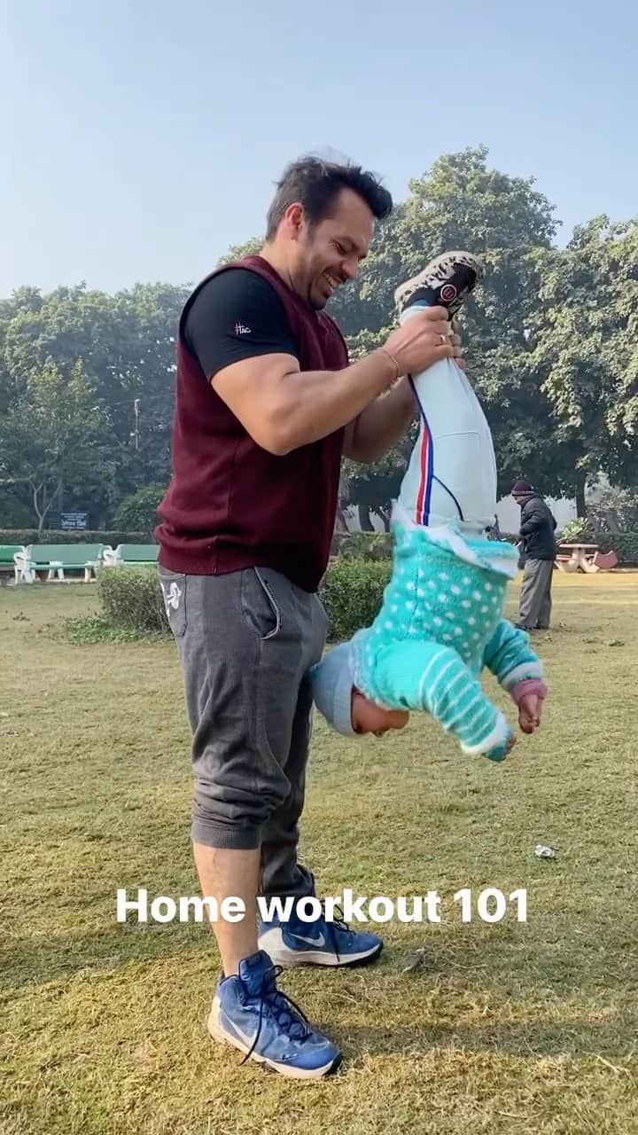 Gaurav Tanejaのインスタグラム：「How to get big arms without gym. #flyingbeast #workout #biceps with @rasbhari」