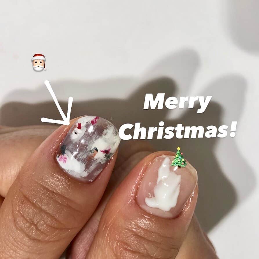 関根祥子のインスタグラム：「雪☃️❄️とサンタ🎅🏻を仕込んだネイル🤍  Happy Merry Christmas🎄  #mojonail #nail」