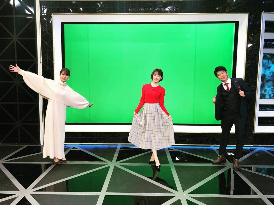 フジテレビ「S-PARK週末スポーツニュース」さんのインスタグラム写真 - (フジテレビ「S-PARK週末スポーツニュース」Instagram)「* 🎄✨Merry X'mas✨🎄 皆さん、クリスマスをいかがお過ごしですか☺️？  実は先週のS-PARK、MC3人はクリスマスコーデをしていたんです🎅🏻❣️ お気付きでしたか😏❔  そして、先週の放送が年内ラストのMC全員での収録😢 というのも…今週末のS-PARKはなんと！ #宮司愛海 アナと #中村光宏 アナが本日から開催の #全日本フィギュアスケート選手権 の会場である、  #長野ビッグハット からお届けしちゃいます😳🙌🏻  2020年最後のS-PARK、お楽しみに😻🎶  全日本フィギュアスケート選手権の放送予定はこちらをチェック👇🏻💡 12月25日(金)19時〜:男子･女子ショートプログラム 12月26日(土)19時〜:男子フリー 12月27日(日)19時〜:女子フリー こちらもお見逃しなく👀🌟」12月25日 13時48分 - fujitv_spark