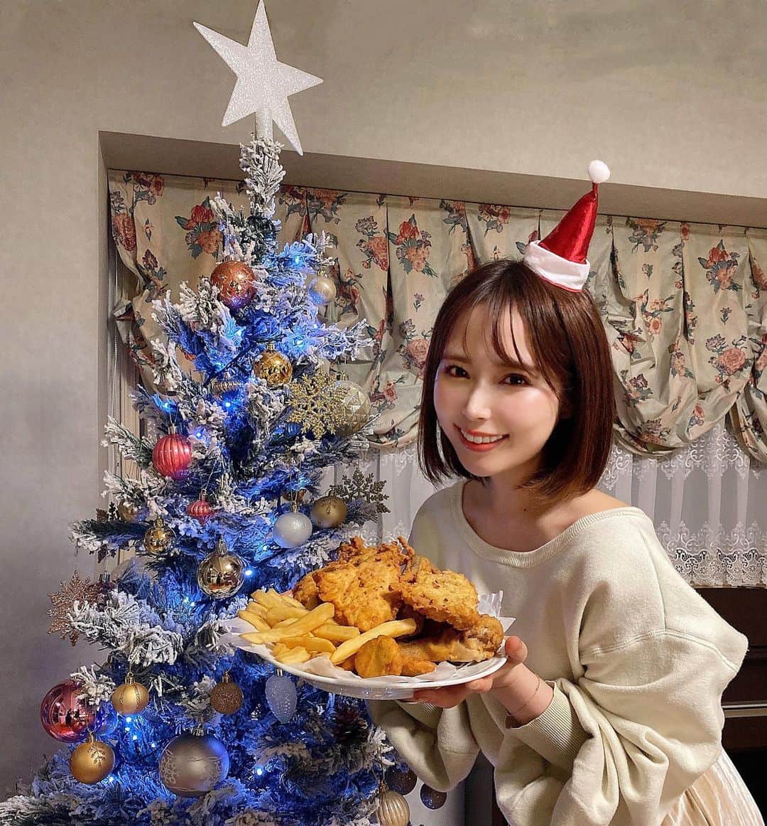 ゆいこ ◡̈♥︎さんのインスタグラム写真 - (ゆいこ ◡̈♥︎Instagram)「⋄﻿ ﻿ Merry Christmas 🎅🏻❤️﻿ ﻿ ﻿ こないだ友達と﻿ クリスマスパーティーしたときの🍗﻿ ﻿ ﻿ クリスマスって﻿ わくわくして 大好き。♥﻿ ﻿ ﻿ ﻿ 今年は今までと 少し違うかもだけど﻿ それぞれ笑顔の溢れる﻿ 素敵なクリスマスになりますように🎄﻿ ﻿ ﻿ ﻿ ﻿ #クリスマス #merrychristmas #おうちクリスマス」12月25日 13時57分 - yuiko__h