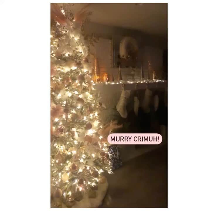 Rettaのインスタグラム：「We’re almost through this shit. 🙏🏾」