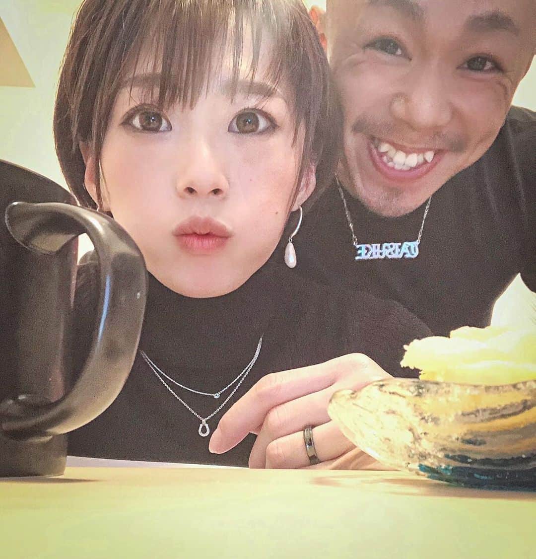 のインスタグラム：「今年のクリスマスはステイホーム🎄🎁 去年はイルミネーション見に行ったりしてたな！！ 今年ほ二人で台所に立って料理🍽 アップルパイまで作った🥧 全然違うクリスマスだけど、でもめちゃくちゃ良かった👍  #bboytaisuke #mylife #lifestyle #変顔」