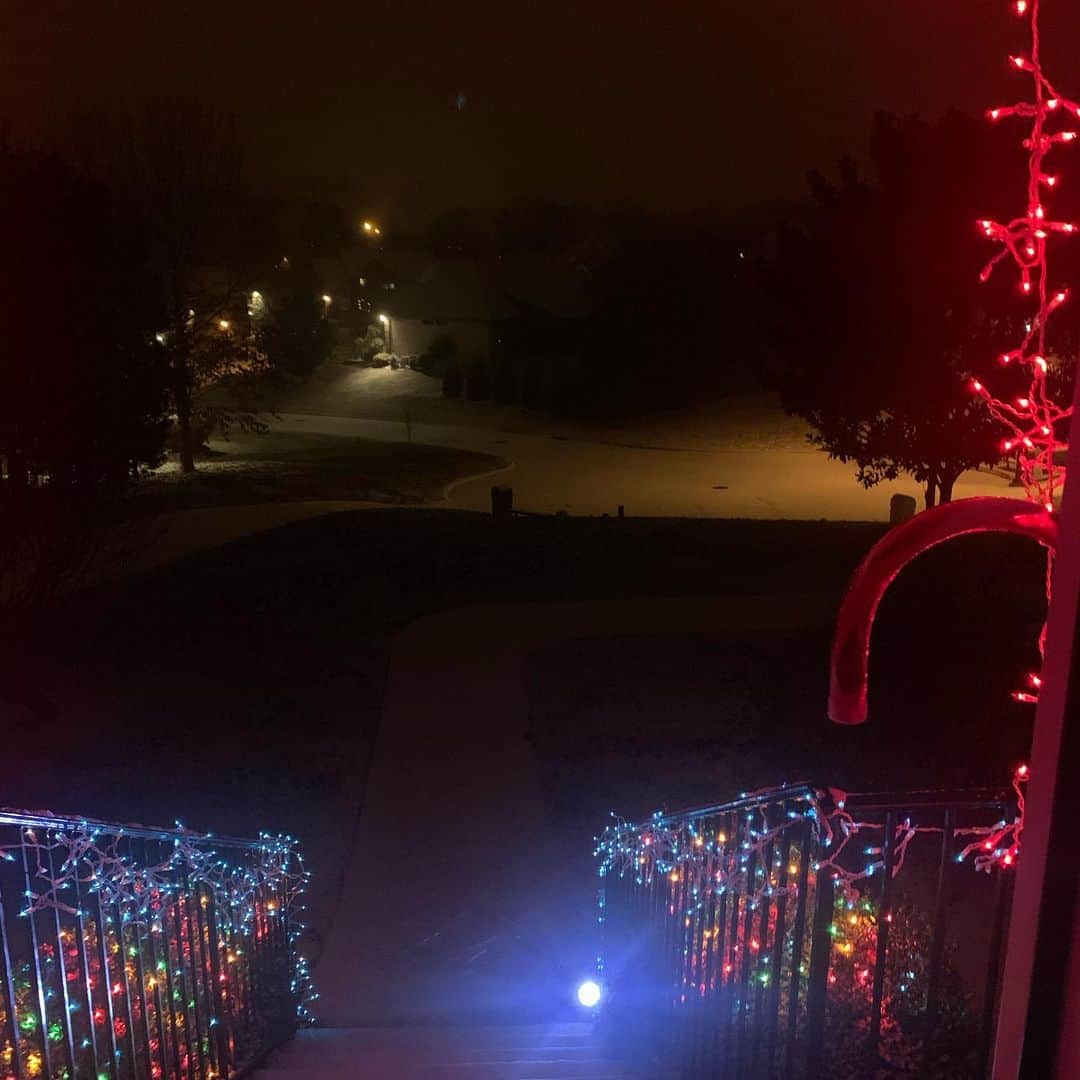 レイチェル・ボランさんのインスタグラム写真 - (レイチェル・ボランInstagram)「A white Christmas in Tennessee. Happy holidays everyone! #snow #christmas #tennessee #holiday」12月25日 14時21分 - officialrachelbolan