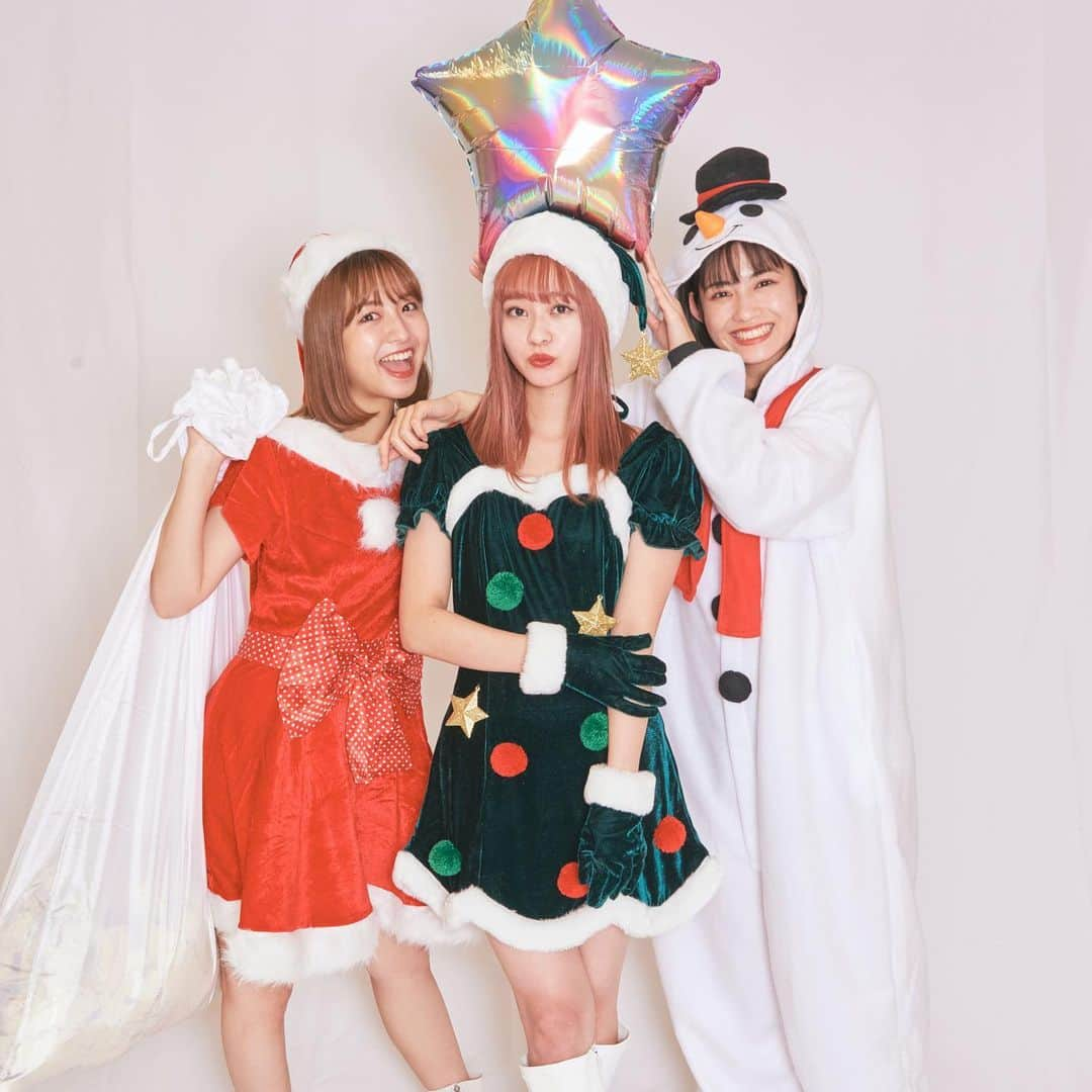 東京パフォーマンスドールのインスタグラム：「Merry christmas🎄﻿  こちらは年下の3人♡ サンタさん、ツリー、雪だるまに変身！⛄️ ﻿ ﻿ ﻿ 🄿🄷🄾🅃🄾﻿ Jumpei Yamada(J.Y.P.O.)﻿ ﻿ #TPD2020﻿ #東京パフォーマンスドール﻿ #tokyoperformancedoll﻿ #クリスマス﻿ #サンタクロース﻿ #トナカイ﻿ #ツリー﻿ #雪だるま﻿ #idol﻿ #浜崎香帆 ﻿ #脇あかり ﻿ #橘二葉」