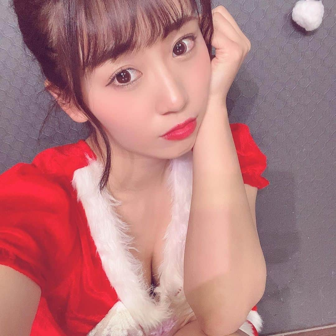 楠木まゆさんのインスタグラム写真 - (楠木まゆInstagram)「Merry Christmas🎄 ・ サンタさんこいやぁ〜 ・ ・ #昨日のライブのテーマ #サンタさんこいやぁ #christmas #merrychristmas #サンタコス #おへそ」12月25日 14時31分 - kusunoki__mayu