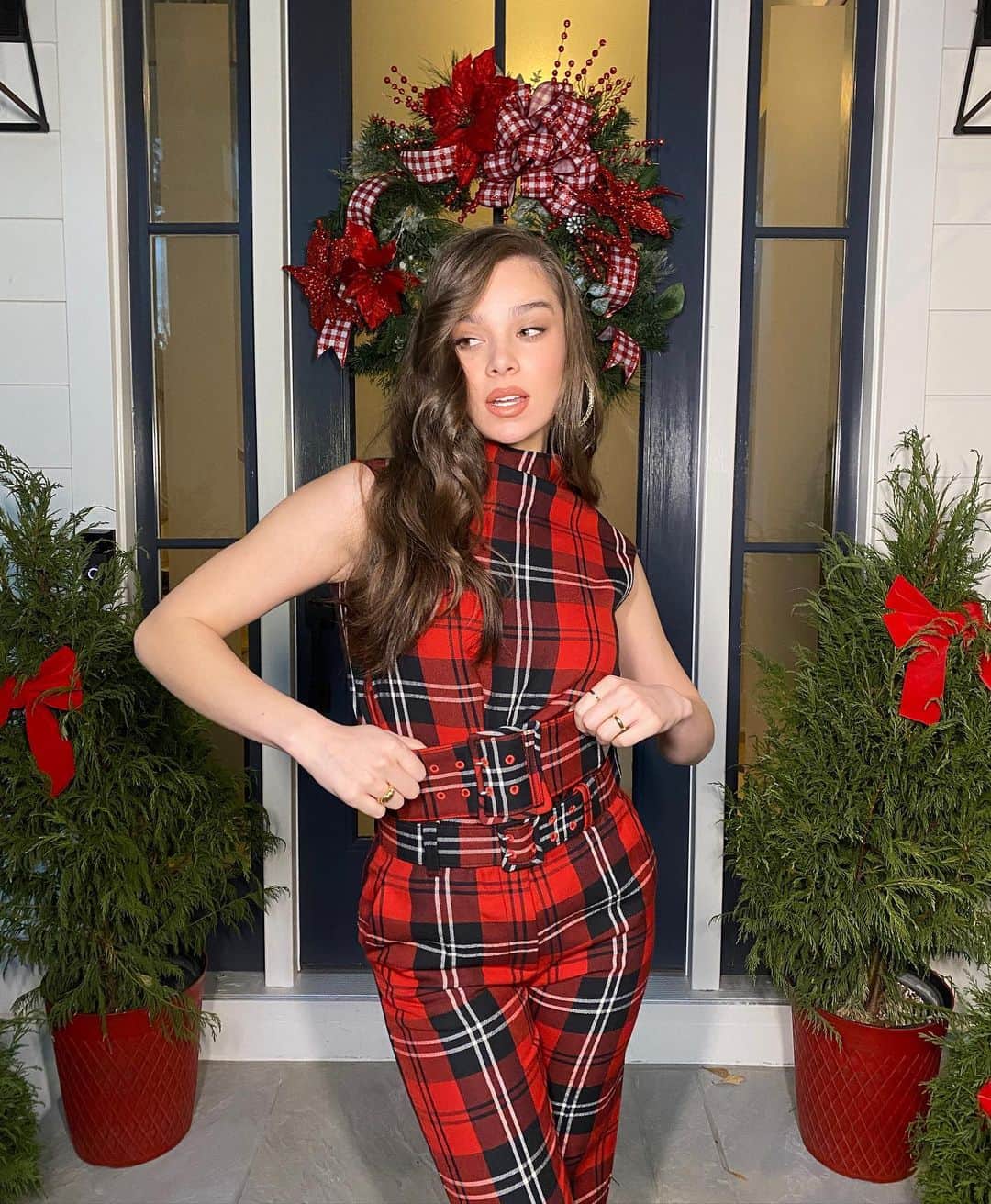 ヘイリー・スタインフェルドのインスタグラム：「we’re home for the holidaayysss!  😍🍸🎄♥️🎁」