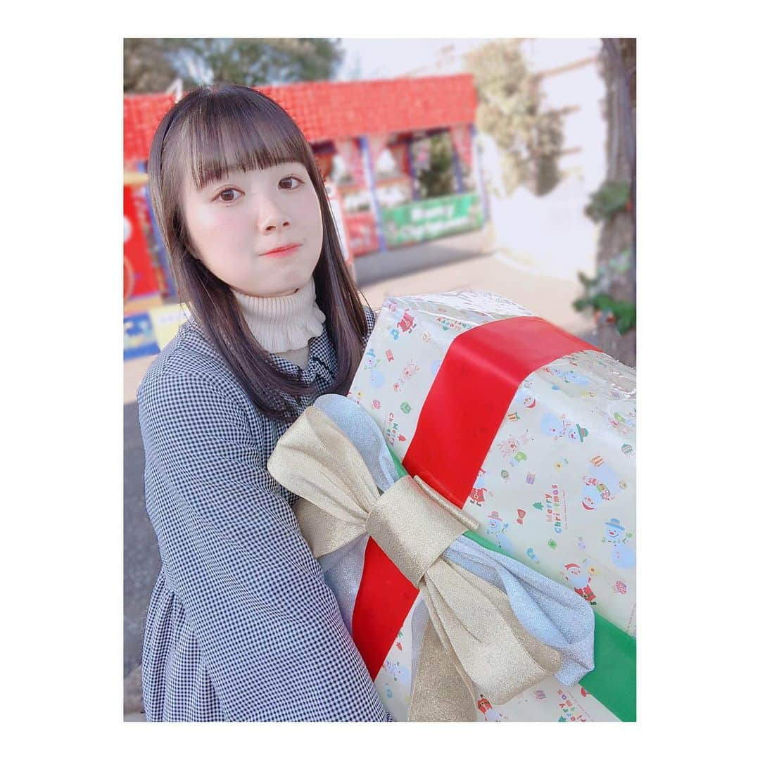 高橋麻里さんのインスタグラム写真 - (高橋麻里Instagram)「. めりーくりすます♡！！！ . . サンタさんはきましたか☺️？ まりサンタはプレゼントをはこんでますー！！ここだよー！ . . 素敵なクリスマスを🎅🎄 . . . #merrychristmas  #サンタさん  #クリスマスプレゼント  #メリークリスマス #🎁 #🎅」12月25日 14時34分 - takahashimari15