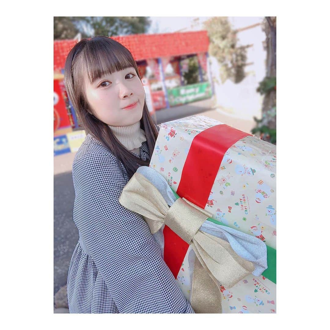 高橋麻里さんのインスタグラム写真 - (高橋麻里Instagram)「. めりーくりすます♡！！！ . . サンタさんはきましたか☺️？ まりサンタはプレゼントをはこんでますー！！ここだよー！ . . 素敵なクリスマスを🎅🎄 . . . #merrychristmas  #サンタさん  #クリスマスプレゼント  #メリークリスマス #🎁 #🎅」12月25日 14時34分 - takahashimari15