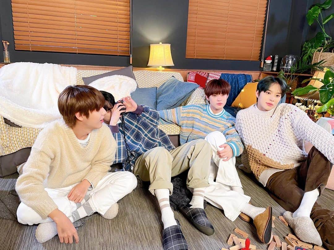 NCTさんのインスタグラム写真 - (NCTInstagram)「🎄🎄🎄 📸📸📸  #NCT_DOYOUNG #DOYOUNG #JUNGWOO #RENJUN #CHENLE #NCT #MerryChristmas #메리크리스마스 #NCT_RESONANCE #RESONANCE #Beyond_LIVE #NCT2020_Beyond_LIVE」12月25日 14時44分 - nct