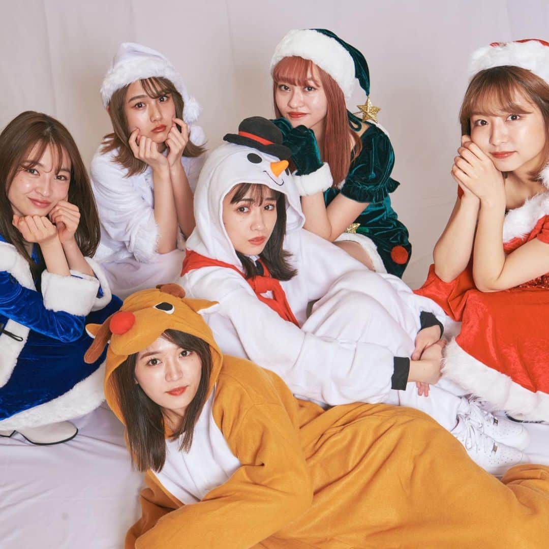 東京パフォーマンスドールのインスタグラム：「Merry christmas🎄﻿ ﻿ 全員集合♡  本日18:00、 今年30周年イヤーを盛り上げてくださった皆様に感謝の気持ちを込めて 12/6に大手町三井ホールで開催されたTPD誕生30周年キックオフ DANCE SUMMITのライブ映像の中から『WEEKEND PARADISE』 をYouTubeに公開決定٩(ˊᗜˋ*)و お楽しみ♪  ﻿ 🄿🄷🄾🅃🄾﻿ Jumpei Yamada(J.Y.P.O.)﻿ ﻿ #TPD2020﻿ #東京パフォーマンスドール﻿ #tokyoperformancedoll﻿ #クリスマス﻿ #サンタクロース﻿ #トナカイ﻿ #ツリー﻿ #雪だるま﻿ #idol﻿ #高嶋菜七 ﻿ #上西星来 ﻿ #櫻井紗季 ﻿ #浜崎香帆 ﻿ #脇あかり ﻿ #橘二葉」