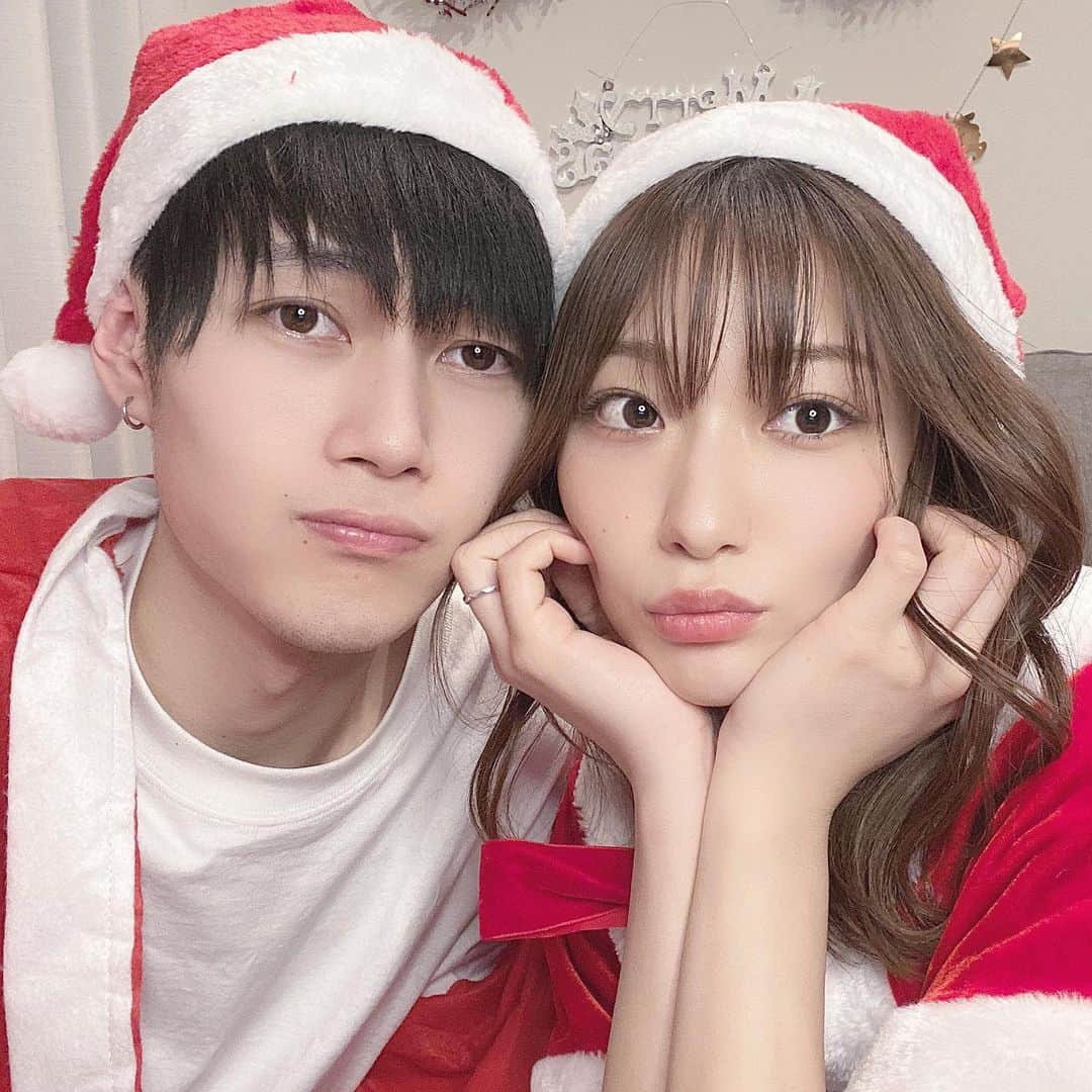 内藤沙季のインスタグラム：「サンタさん🎅🎄YouTubeアップしました😳今回はクリスマスパーティーです🎉」