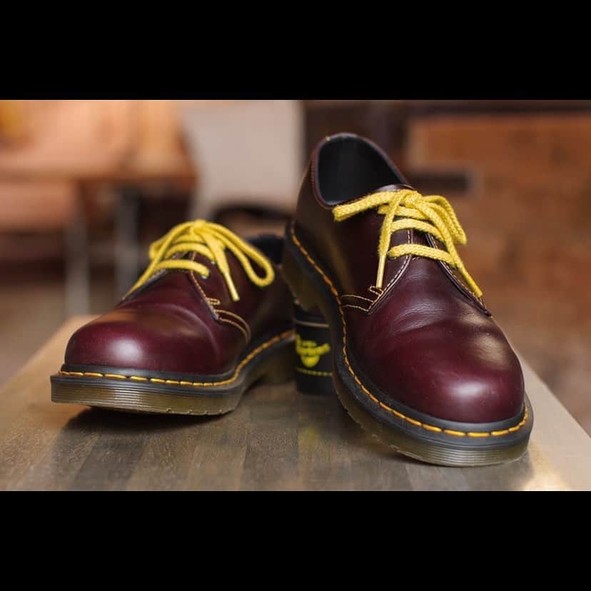 水野智路さんのインスタグラム写真 - (水野智路Instagram)「Dr.Martensデビューしました👞. . . この靴紐はこの靴にしか付属していないモノらしく、単品では買えないらしいです😂💦. . . @drmartensofficial  @drmartens_japan  . . #革靴 #ドクターマーチン #3ホール #drmartens #leathershoes」12月25日 20時08分 - tomoro.m